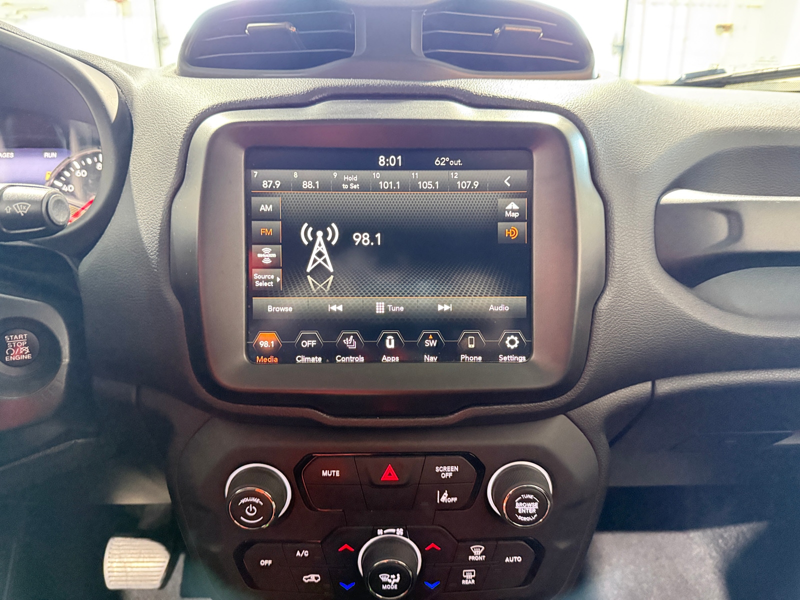 Thumbnail: 2022 Jeep Renegade - 4