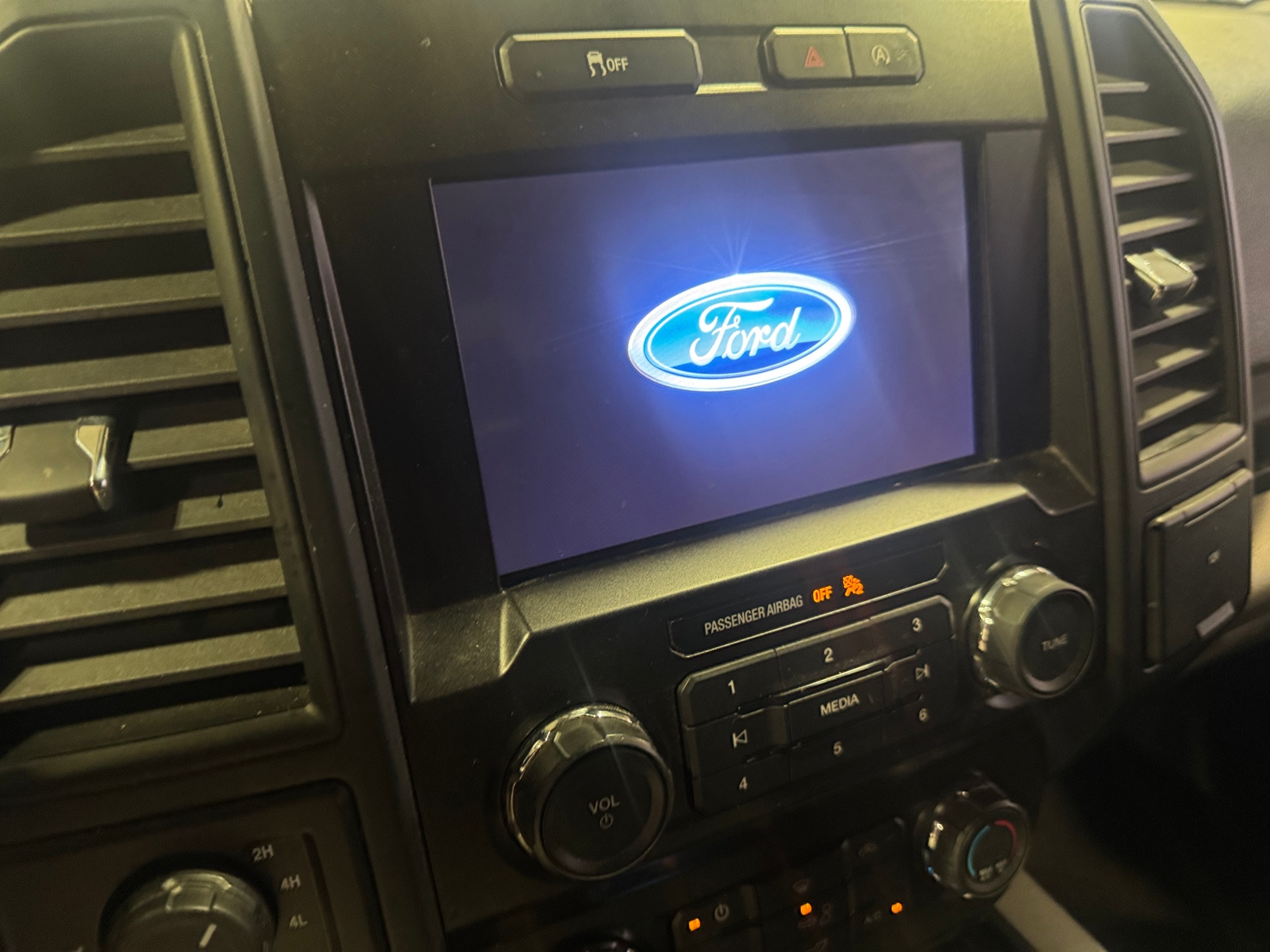 Thumbnail: 2020 Ford Econoline - 4