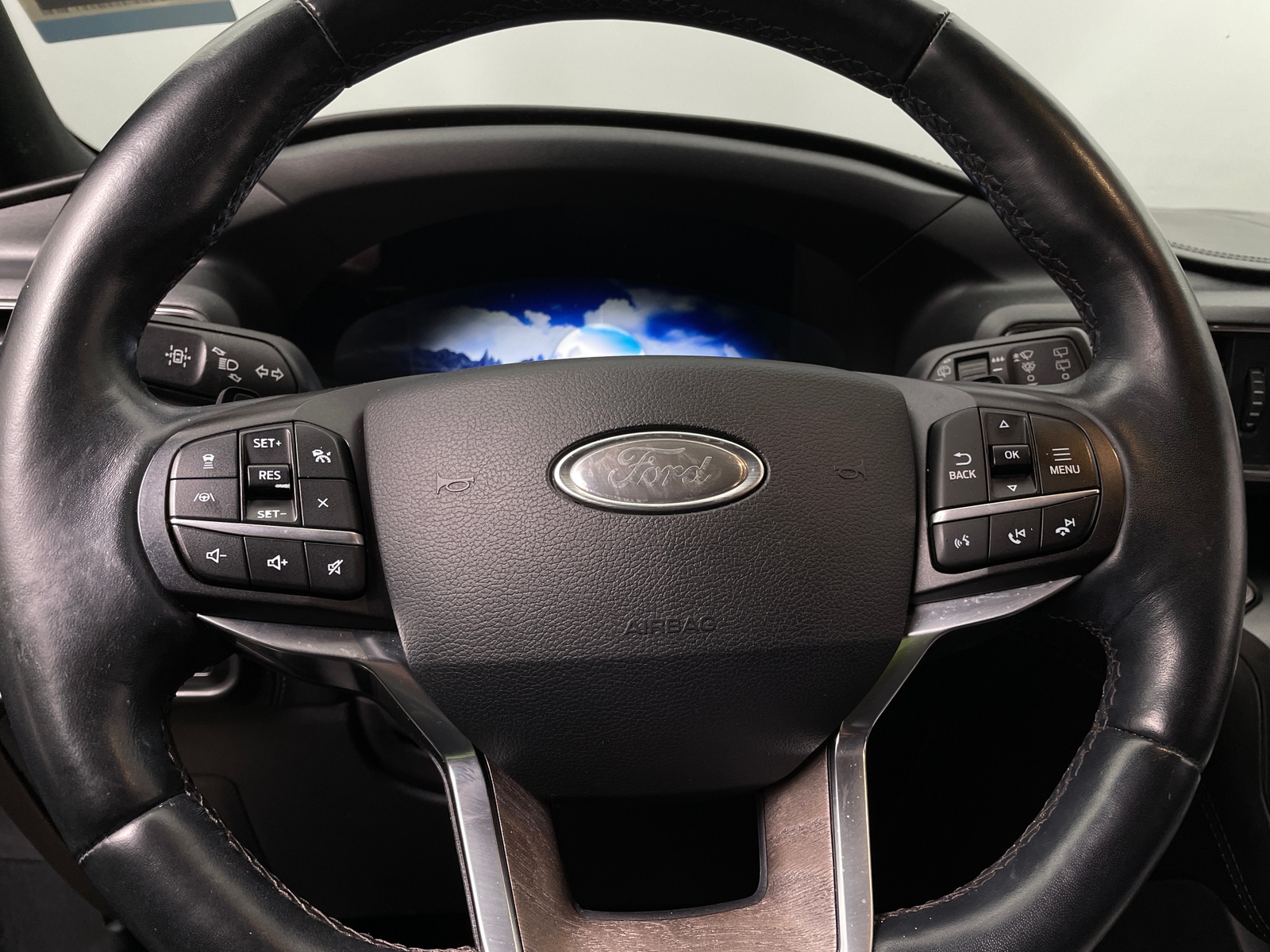 Thumbnail: 2020 Ford Explorer - 4