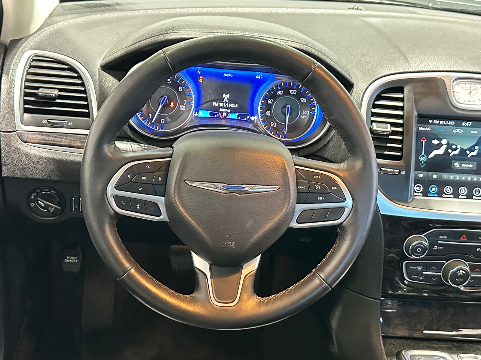 Thumbnail: 2022 Chrysler 300 - 4