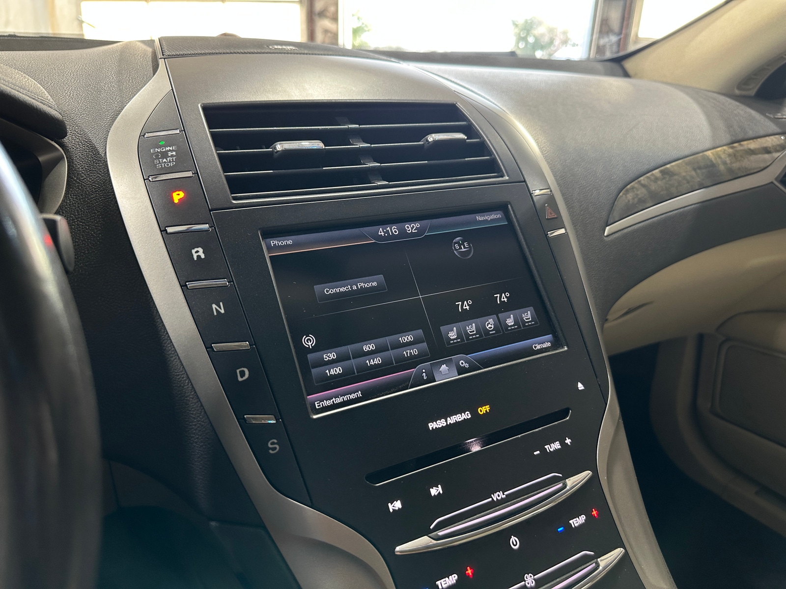 Thumbnail: 2015 Lincoln MKZ - 3