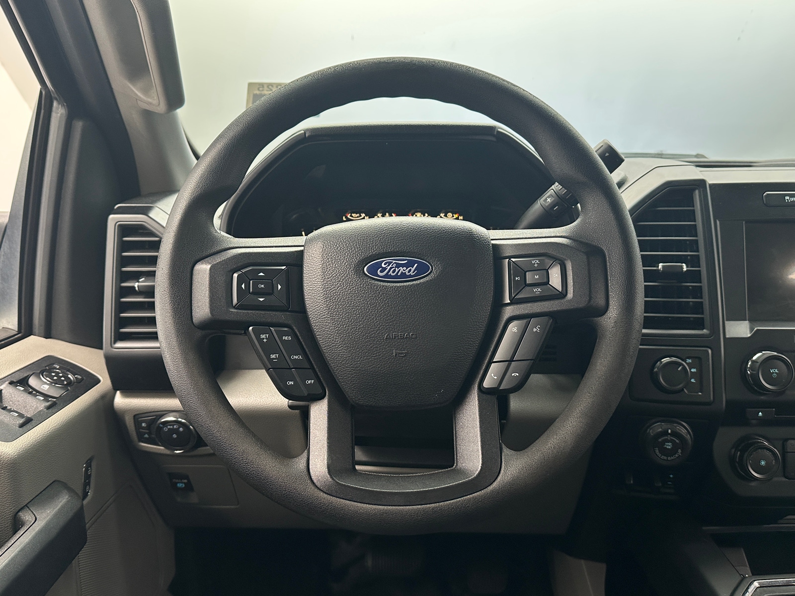 Thumbnail: 2018 Ford Econoline - 5