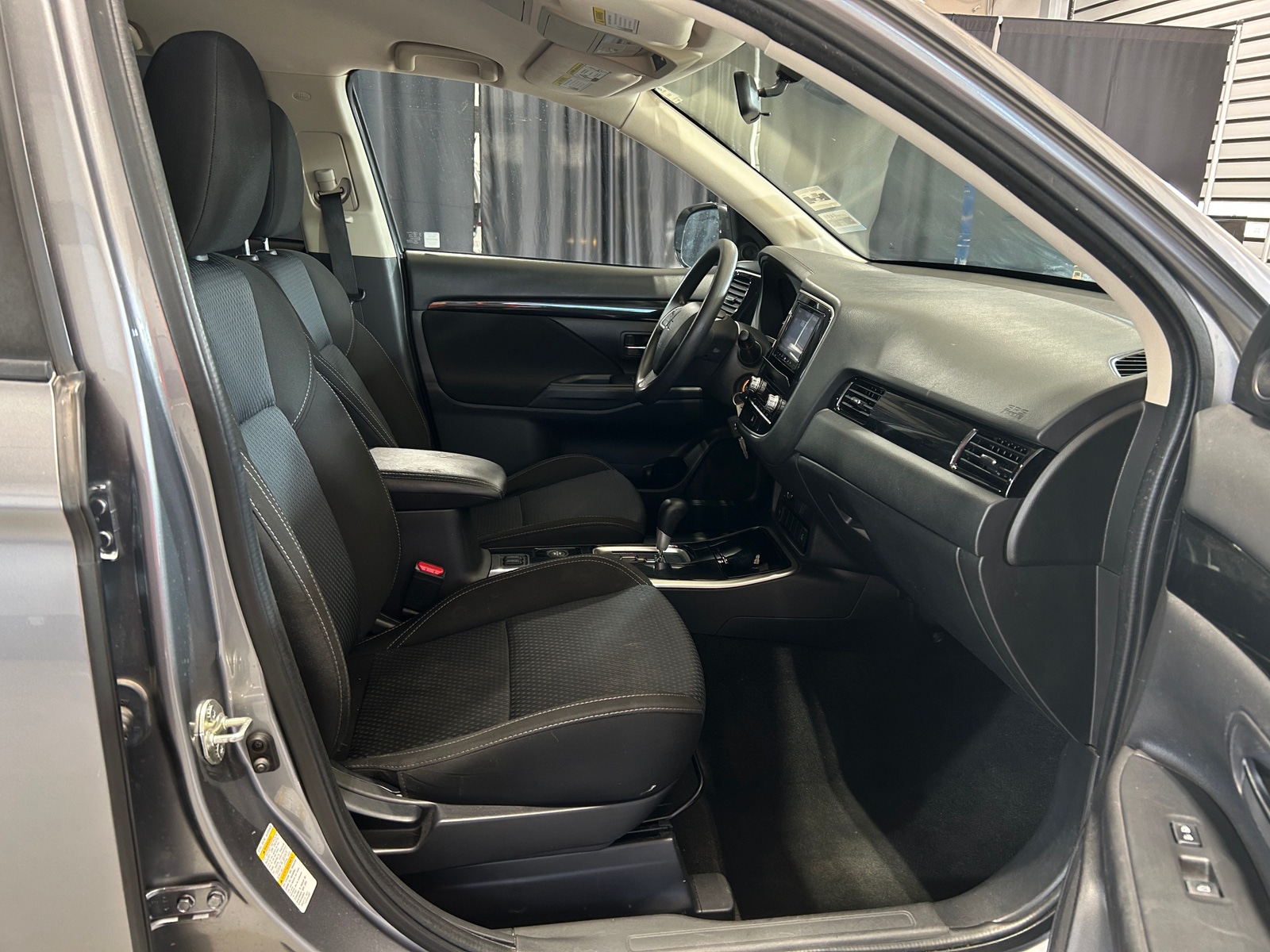 Thumbnail: 2020 Mitsubishi Outlander - 2