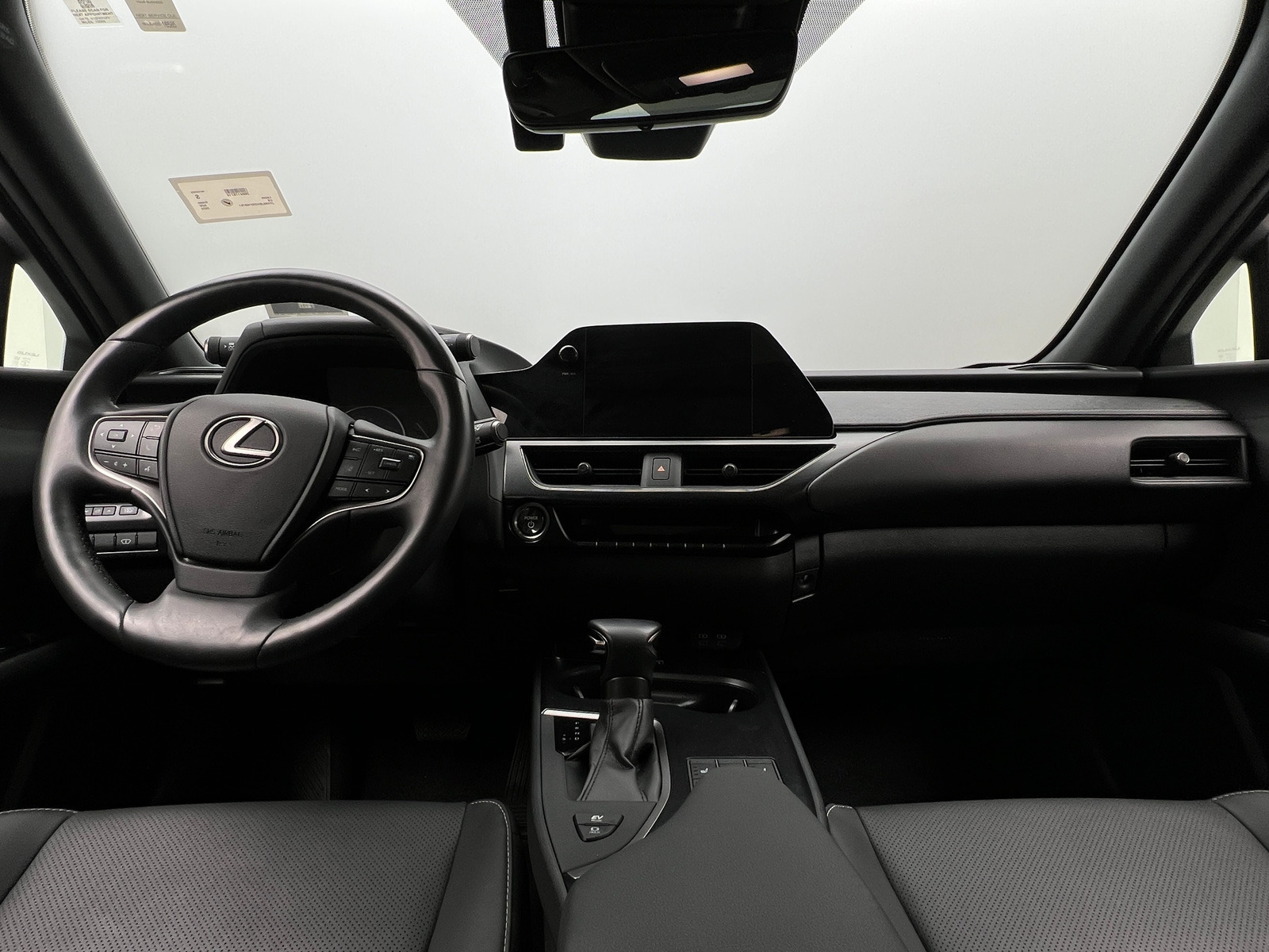 Thumbnail: 2024 Lexus UX - 2
