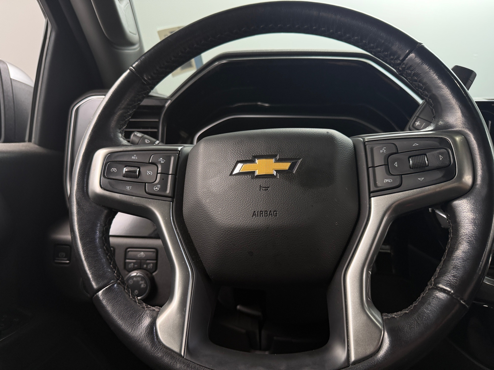 Thumbnail: 2022 Chevrolet Silverado 1500 - 5