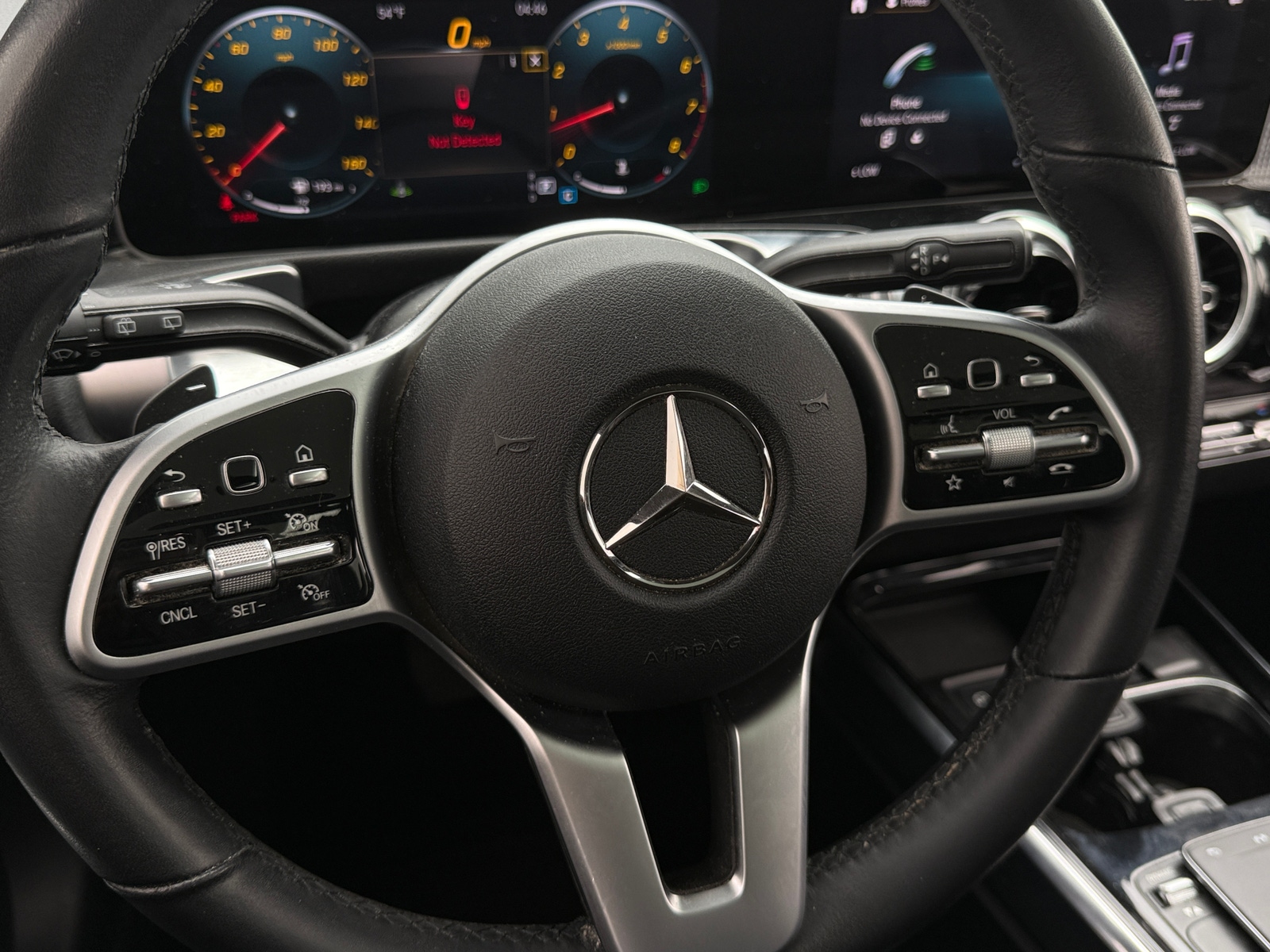 Thumbnail: 2021 Mercedes-Benz GLB - 4