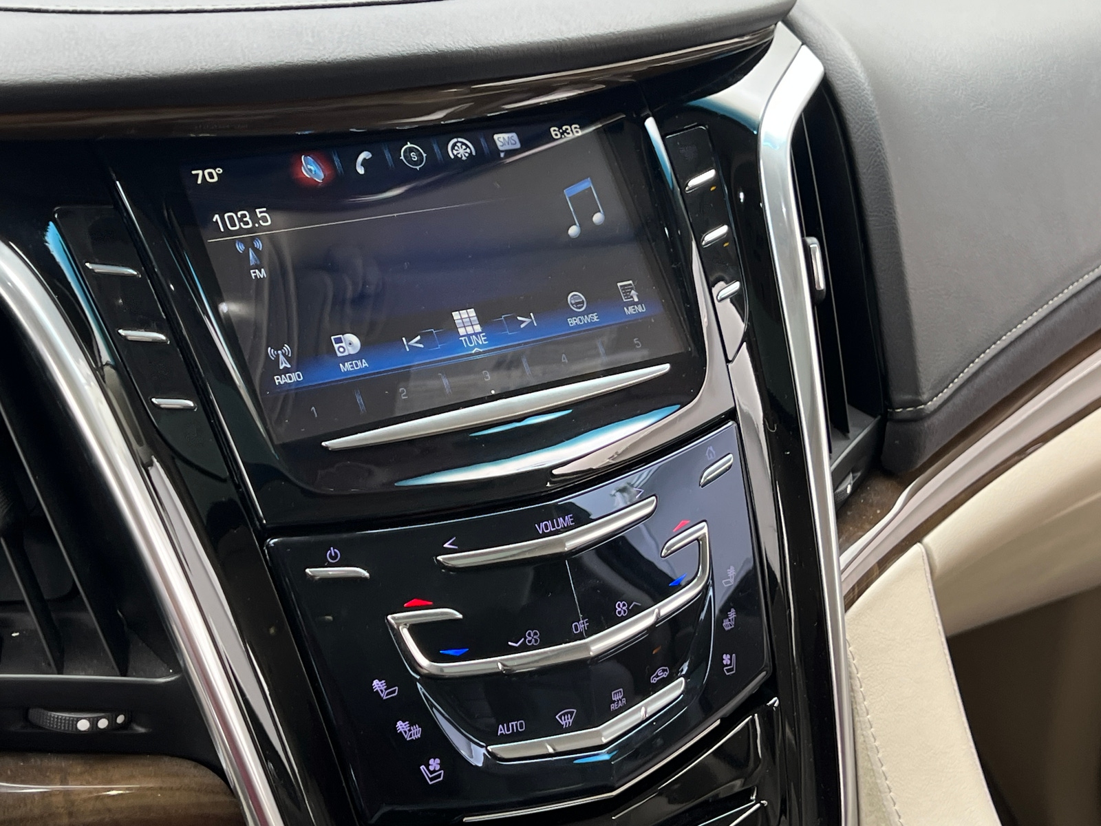 Thumbnail: 2019 Cadillac Escalade - 3
