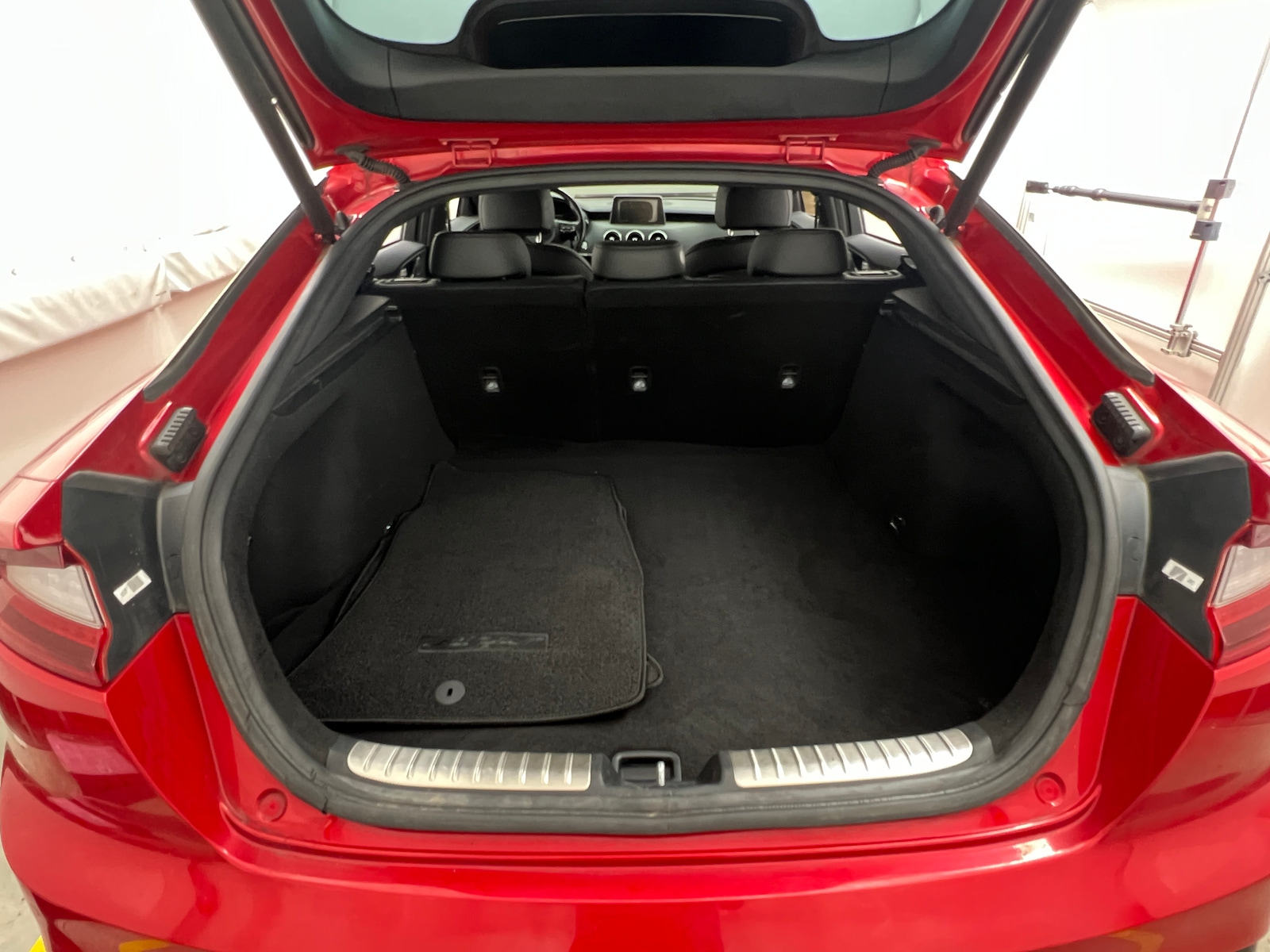 Thumbnail: 2018 Kia Stinger - 6