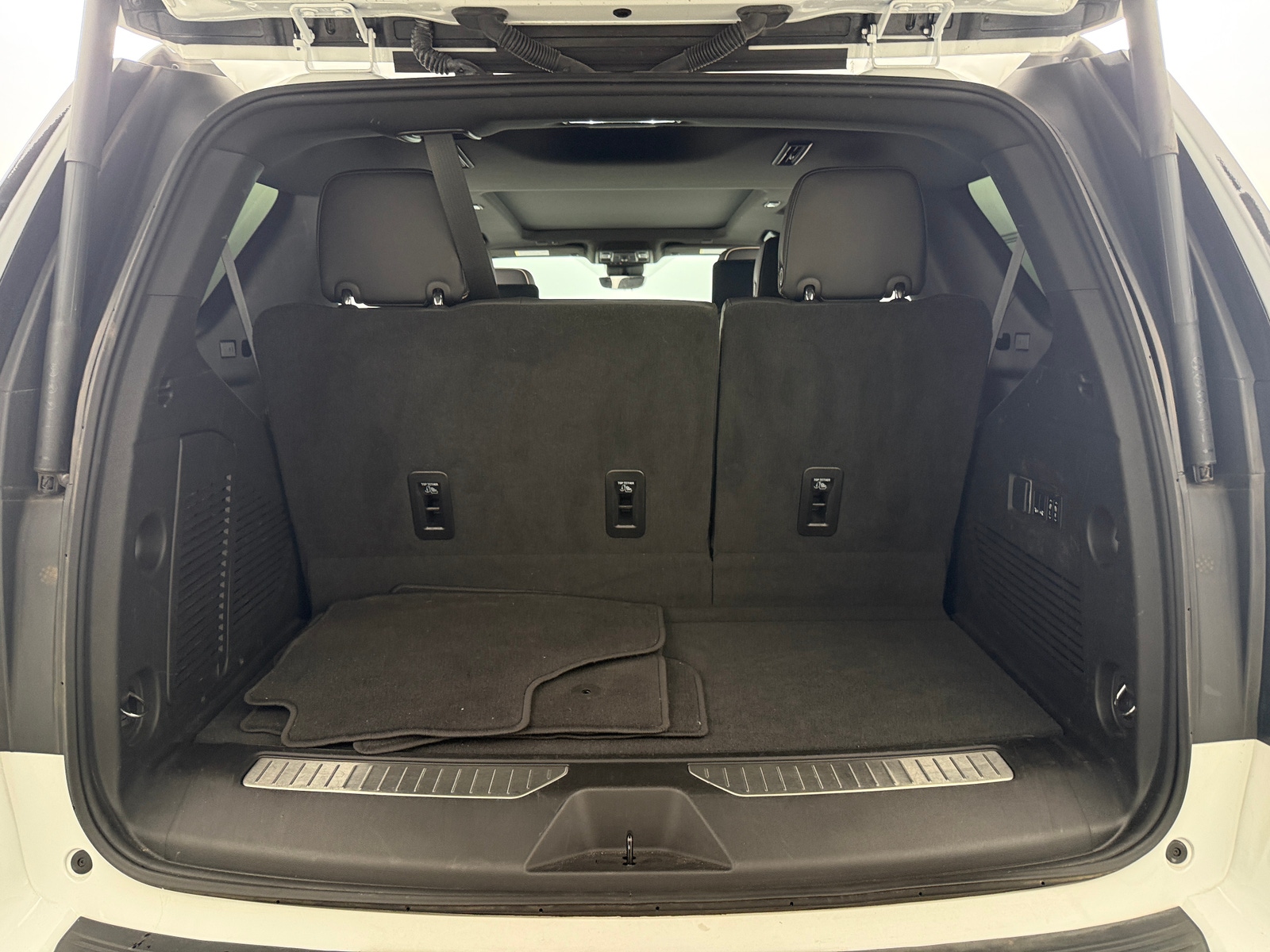 Thumbnail: 2023 Chevrolet Tahoe - 6