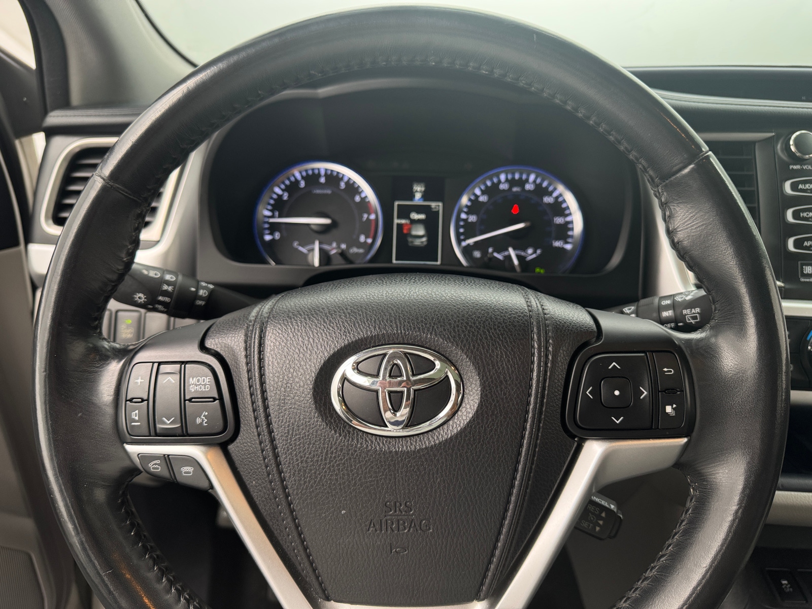 Thumbnail: 2014 Toyota Highlander - 4