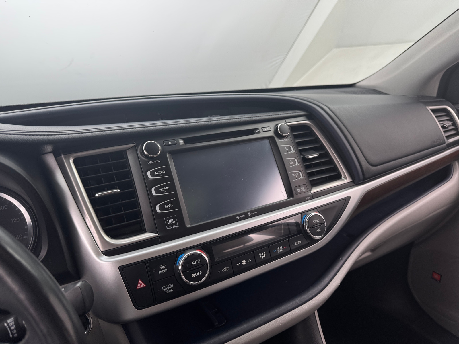 Thumbnail: 2014 Toyota Highlander - 3