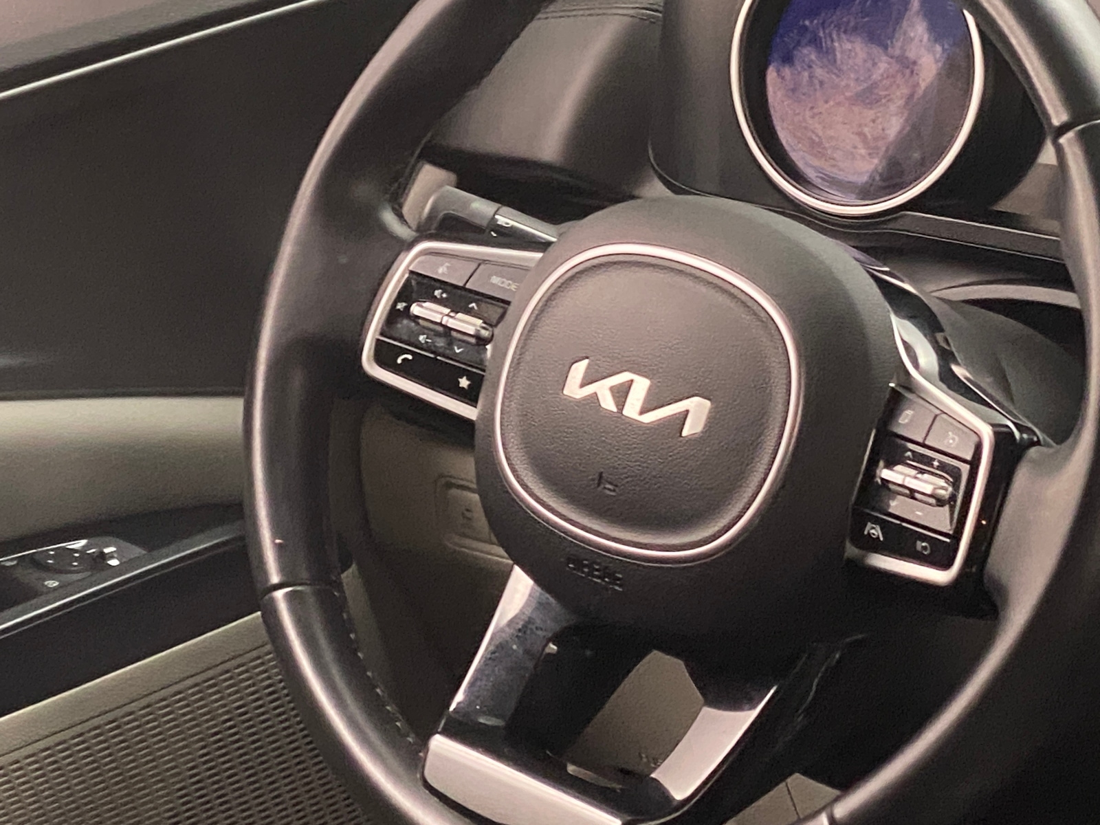 Thumbnail: 2022 Kia Carnival - 4