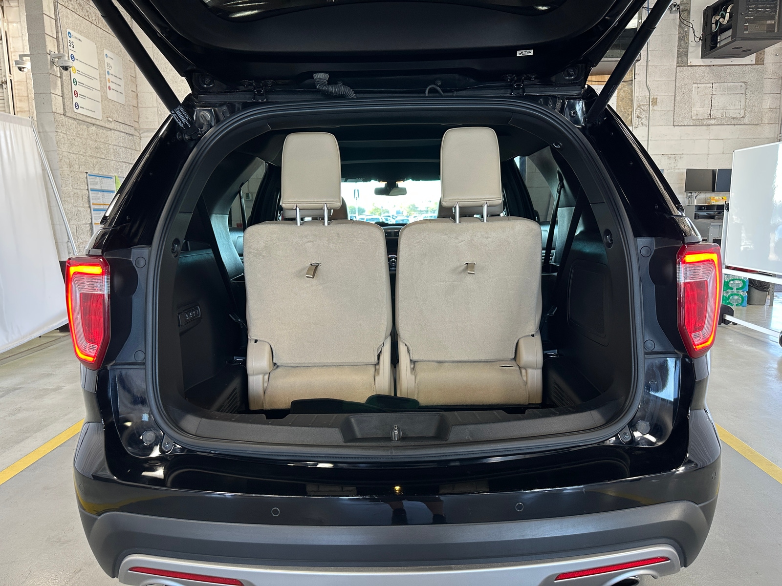 Thumbnail: 2016 Ford Explorer - 6
