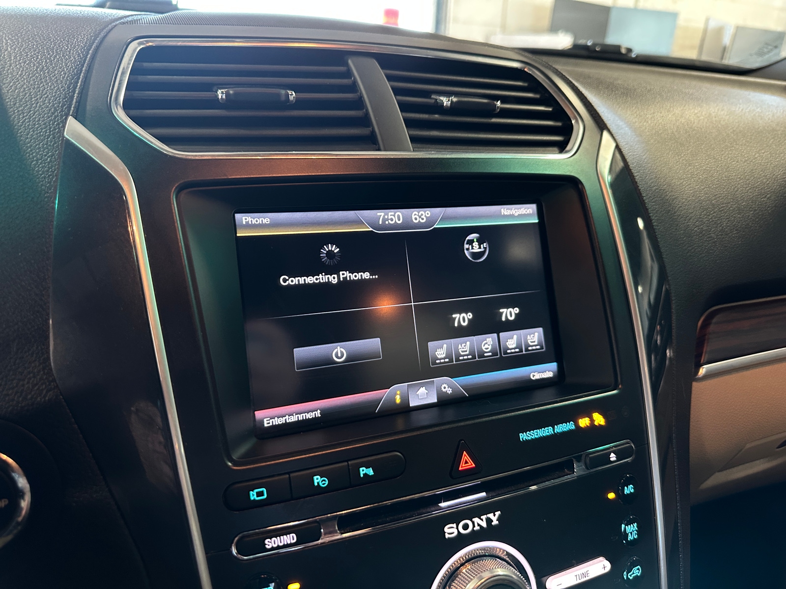 Thumbnail: 2016 Ford Explorer - 3