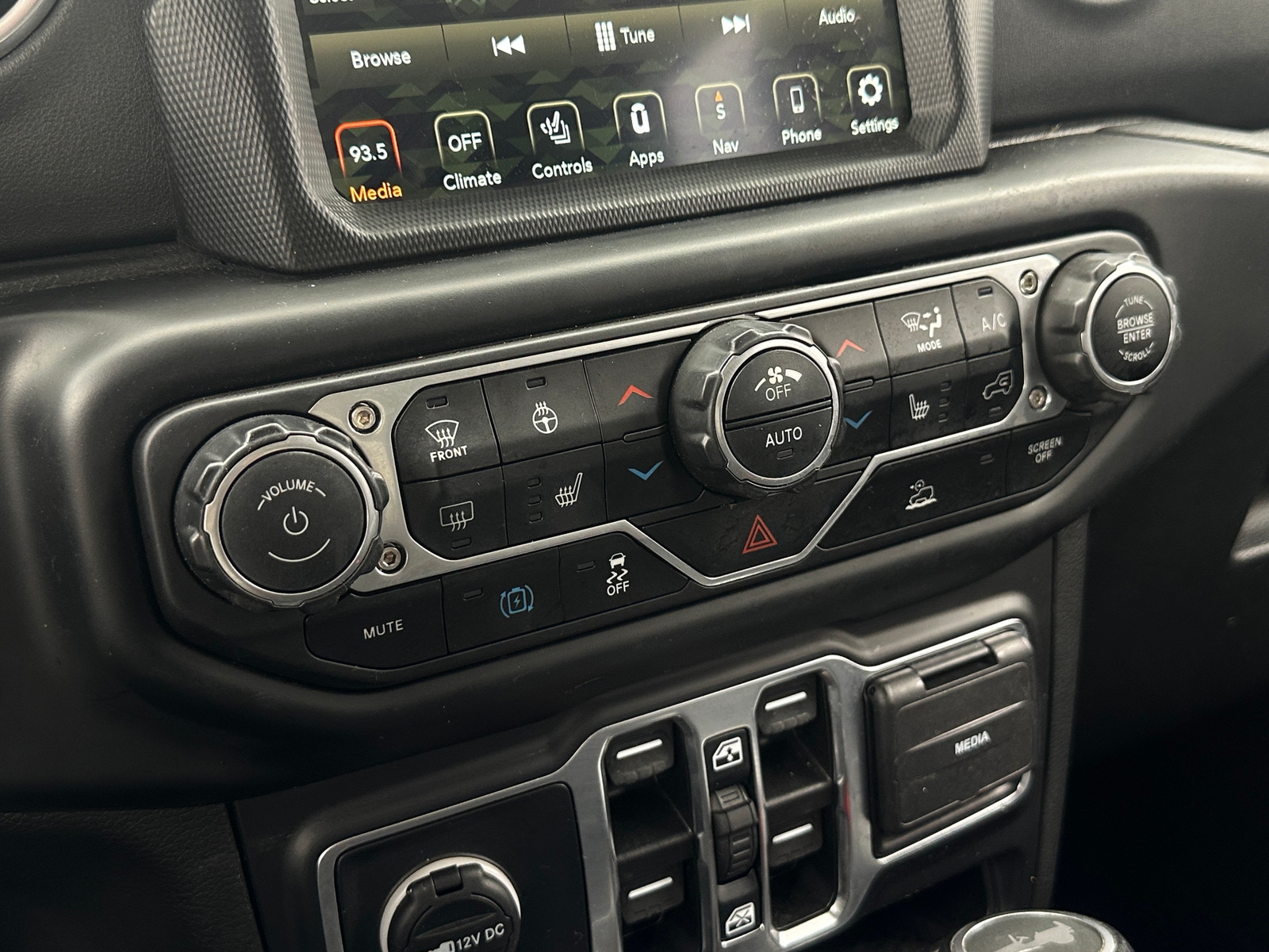 Thumbnail: 2022 Jeep Wrangler - 3