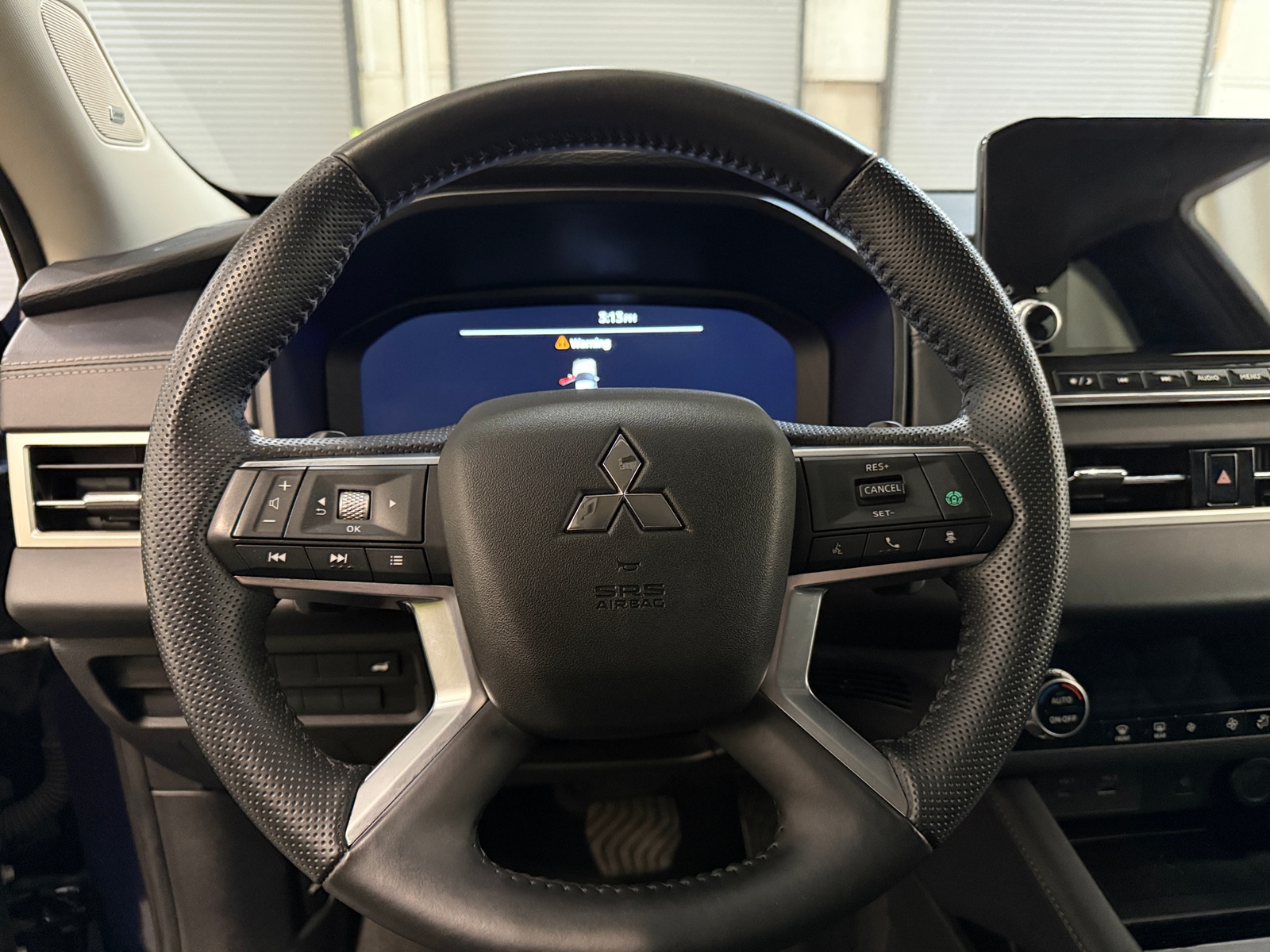 Thumbnail: 2024 Mitsubishi Outlander - 4