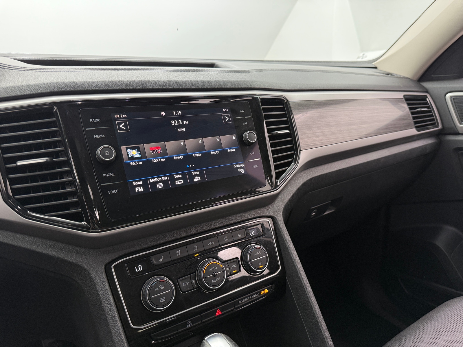 Thumbnail: 2021 Volkswagen Atlas - 3