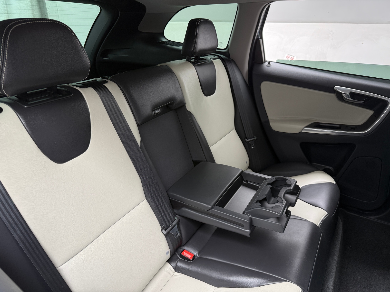 Thumbnail: 2017 Volvo XC60 - 5