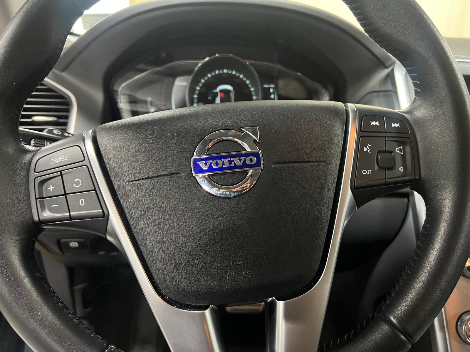 Thumbnail: 2017 Volvo XC60 - 4