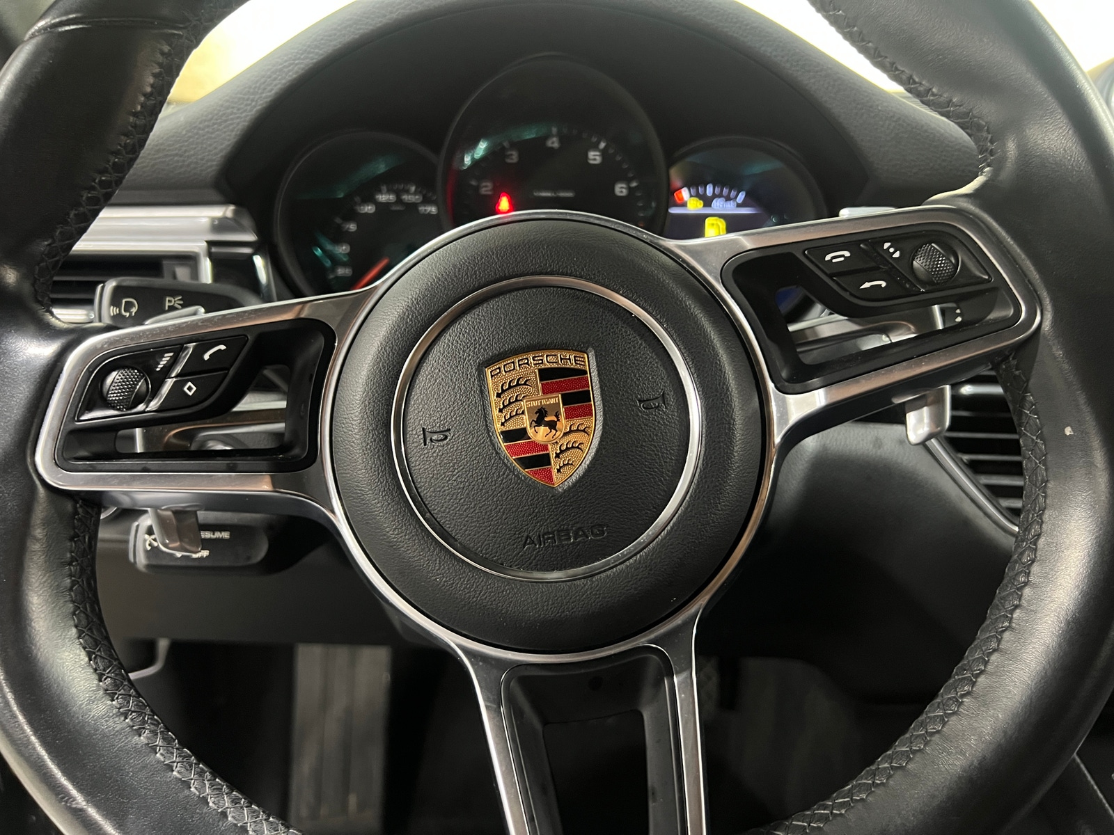 Thumbnail: 2018 Porsche Macan - 4