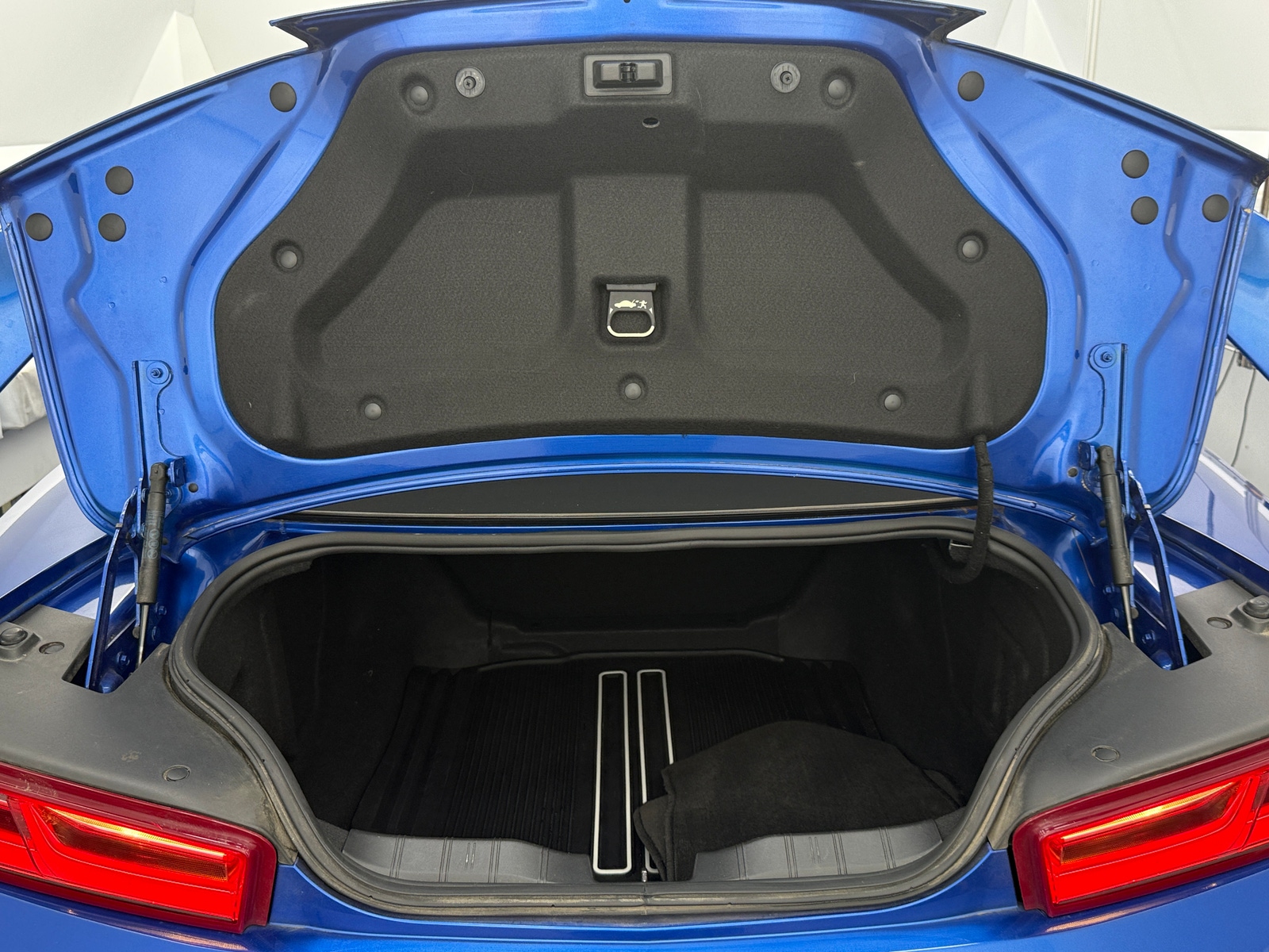 Thumbnail: 2018 Chevrolet Camaro - 5