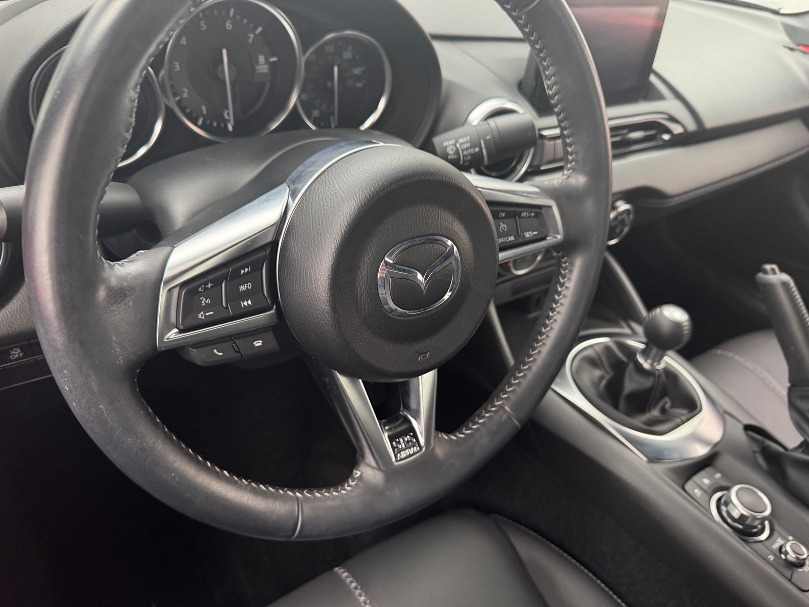 Thumbnail: 2022 Mazda MX-5 Miata - 4
