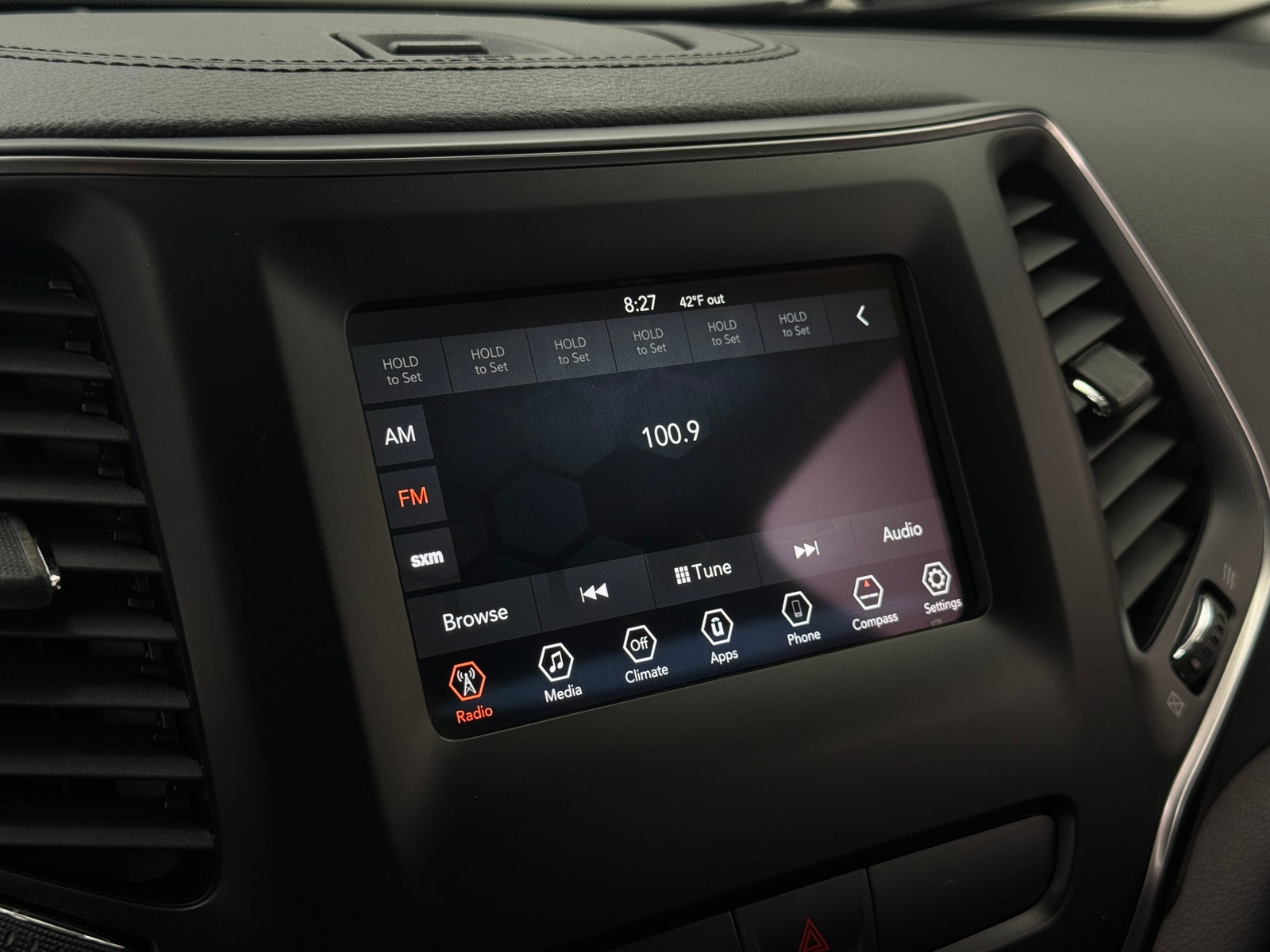 Thumbnail: 2019 Jeep Cherokee - 4