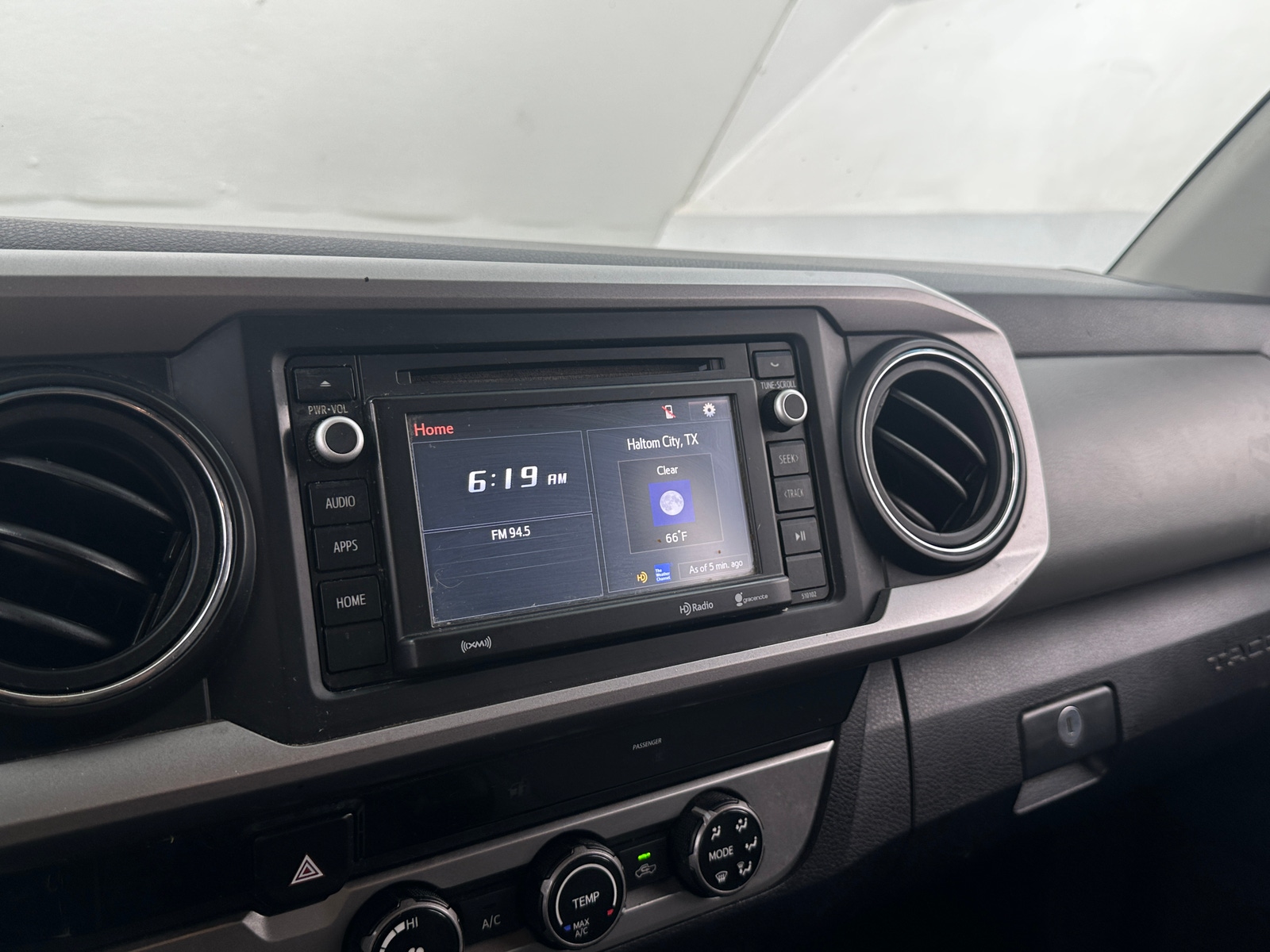 Thumbnail: 2017 Toyota Tacoma - 4