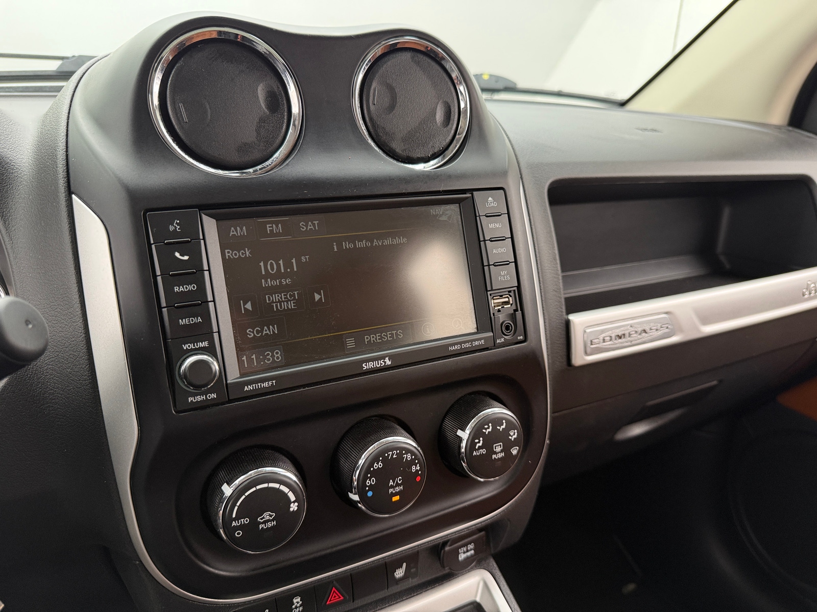 Thumbnail: 2016 Jeep Compass - 3