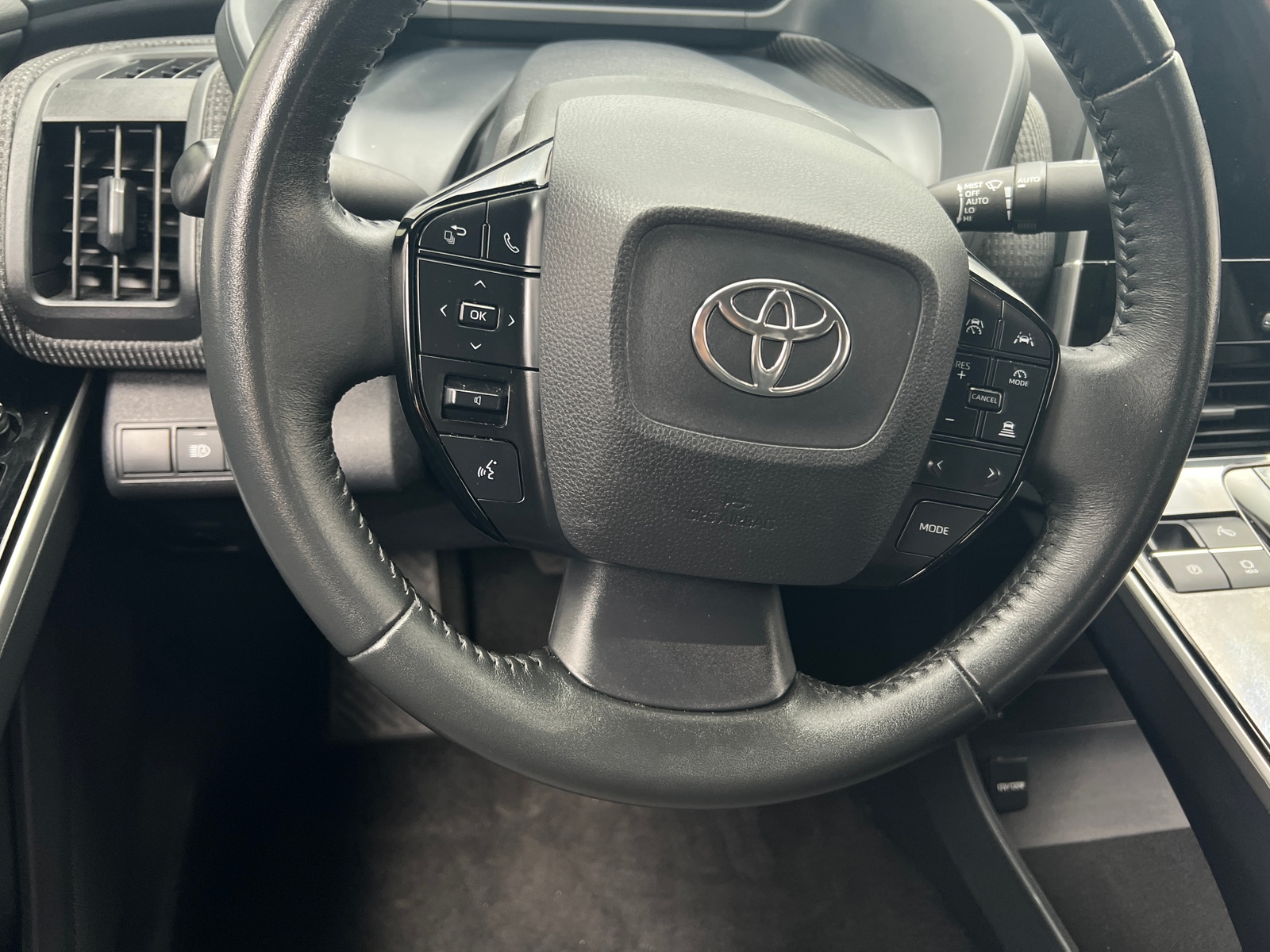 Thumbnail: 2023 Toyota bZ4X - 5