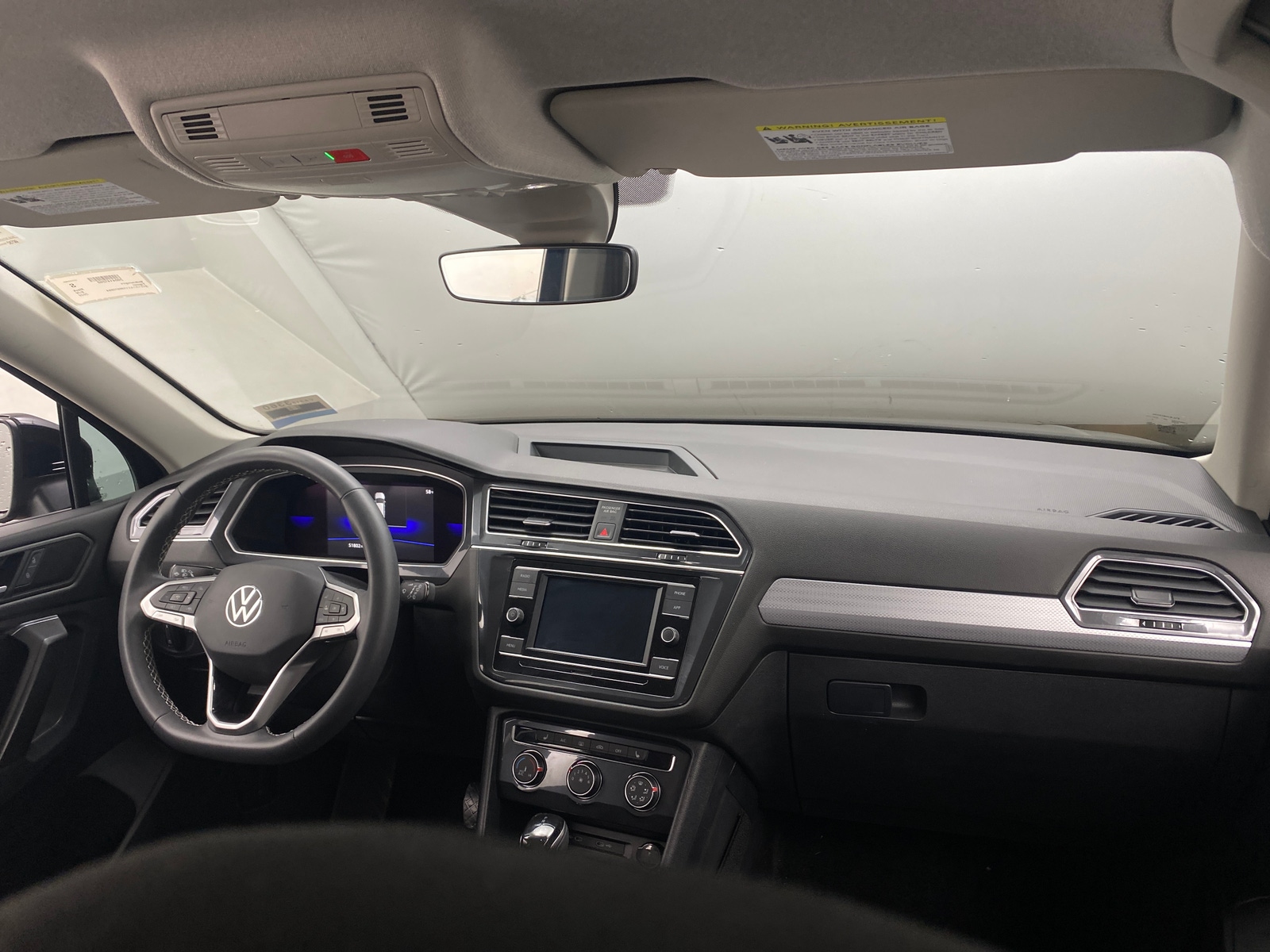 Thumbnail: 2022 Volkswagen Tiguan - 3