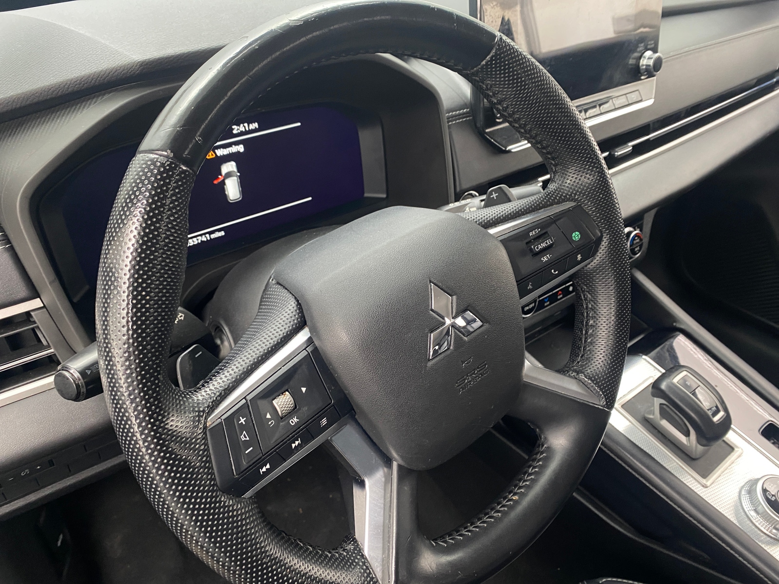 Thumbnail: 2023 Mitsubishi Outlander - 4