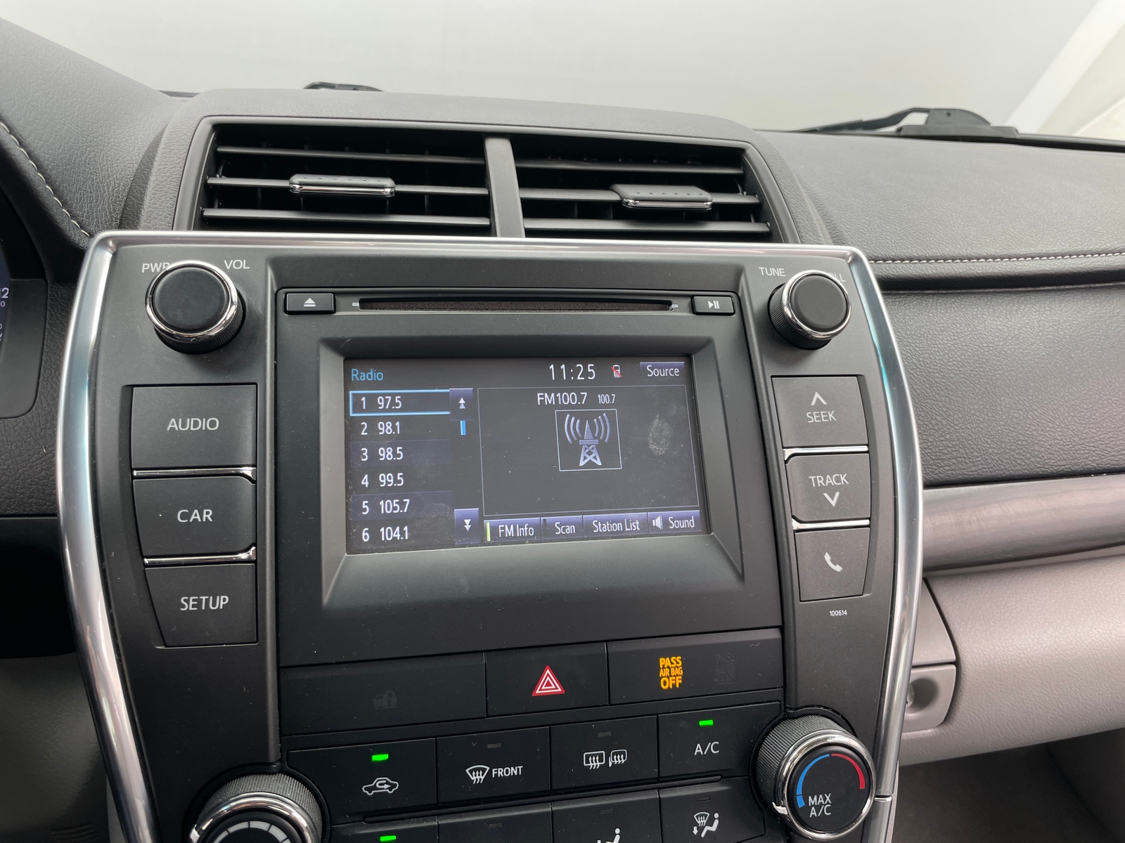 Thumbnail: 2017 Toyota Camry - 4