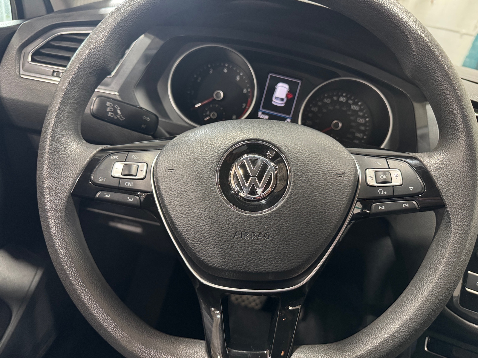 Thumbnail: 2018 Volkswagen Tiguan - 5