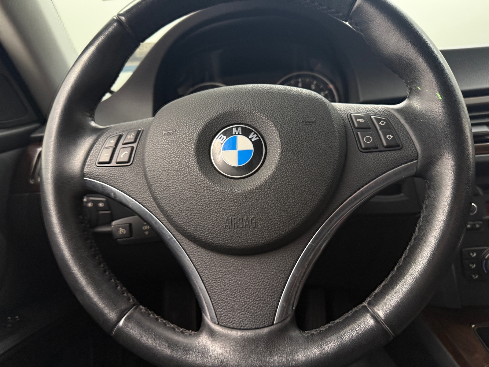 Thumbnail: 2011 BMW 3 Series - 3