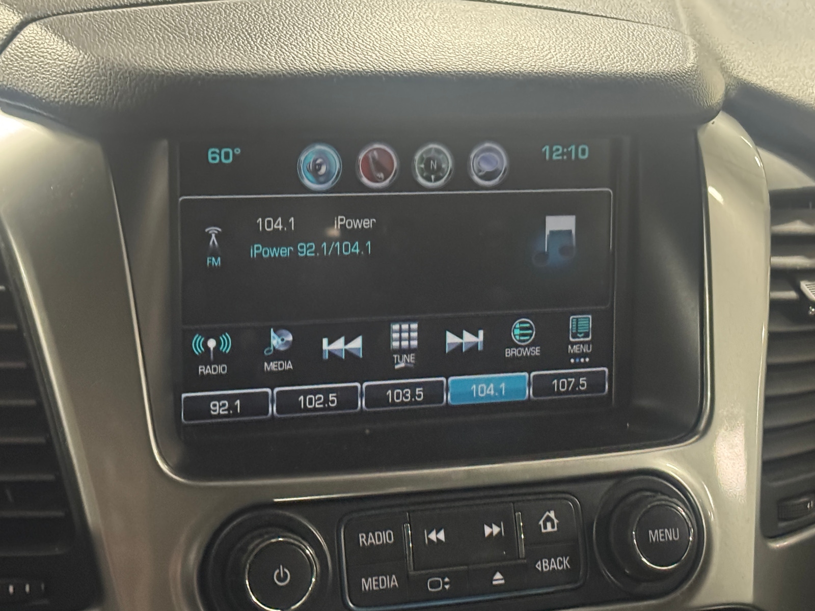 Thumbnail: 2020 Chevrolet Tahoe - 3