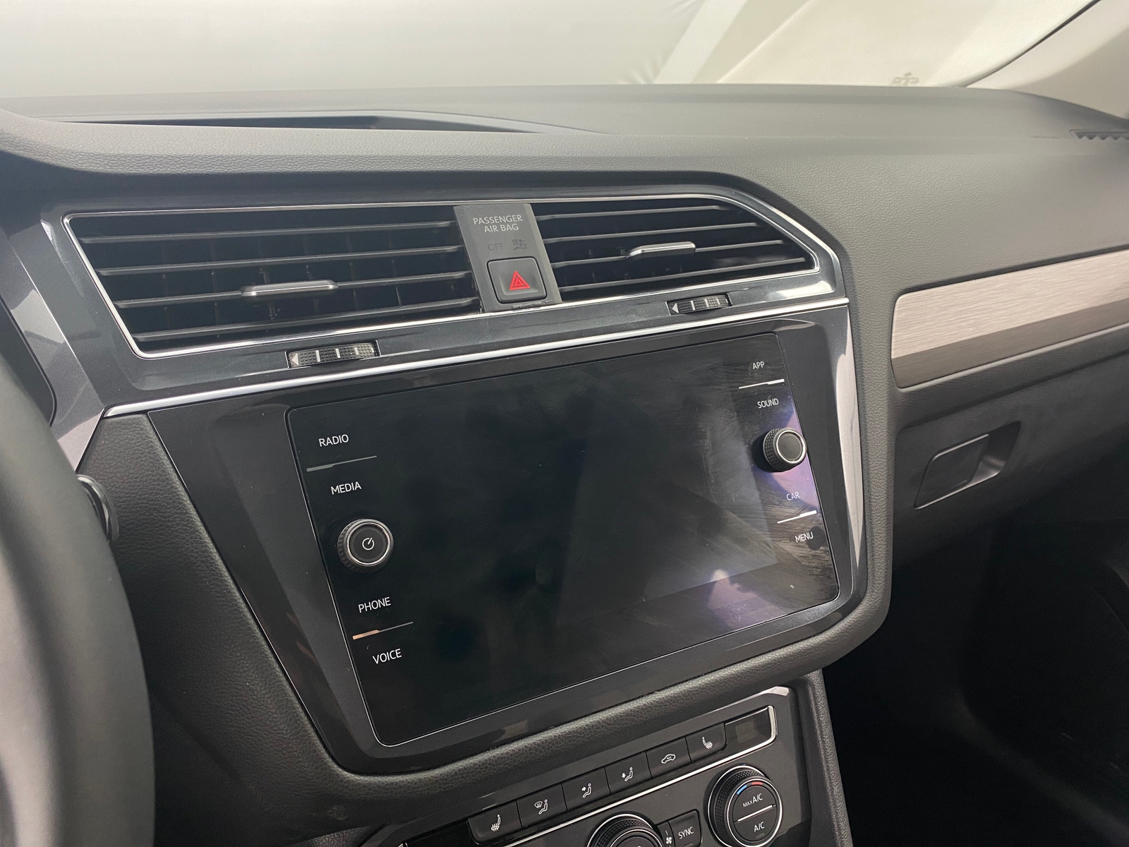 Thumbnail: 2021 Volkswagen Tiguan - 3