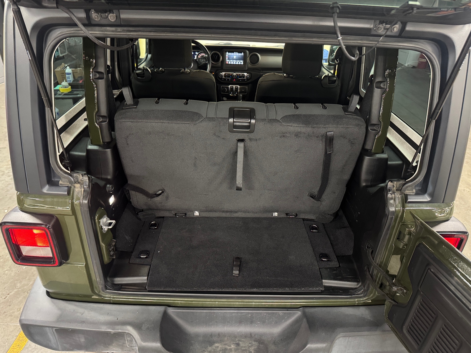 Thumbnail: 2021 Jeep Wrangler - 7