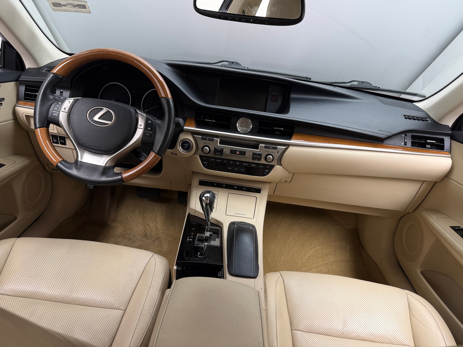 Thumbnail: 2015 Lexus ES - 2