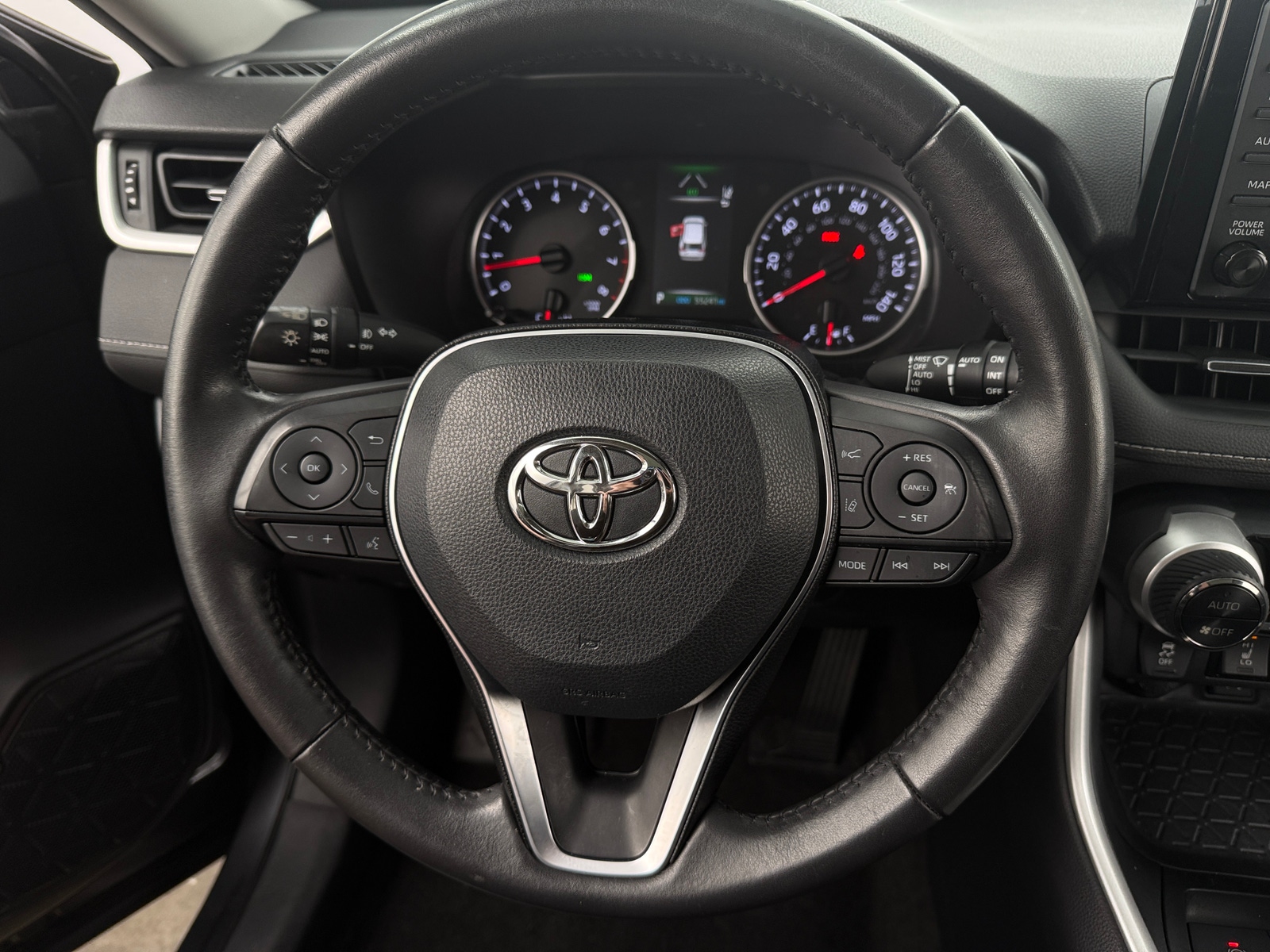 Thumbnail: 2019 Toyota RAV4 - 4