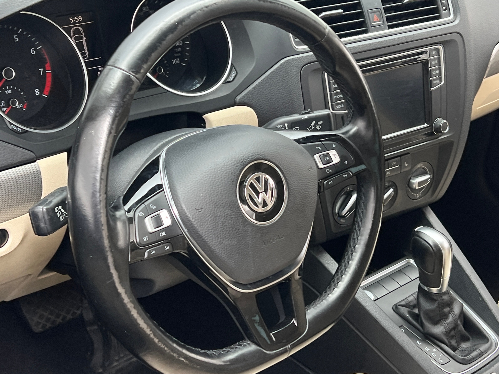 Thumbnail: 2017 Volkswagen Jetta - 4