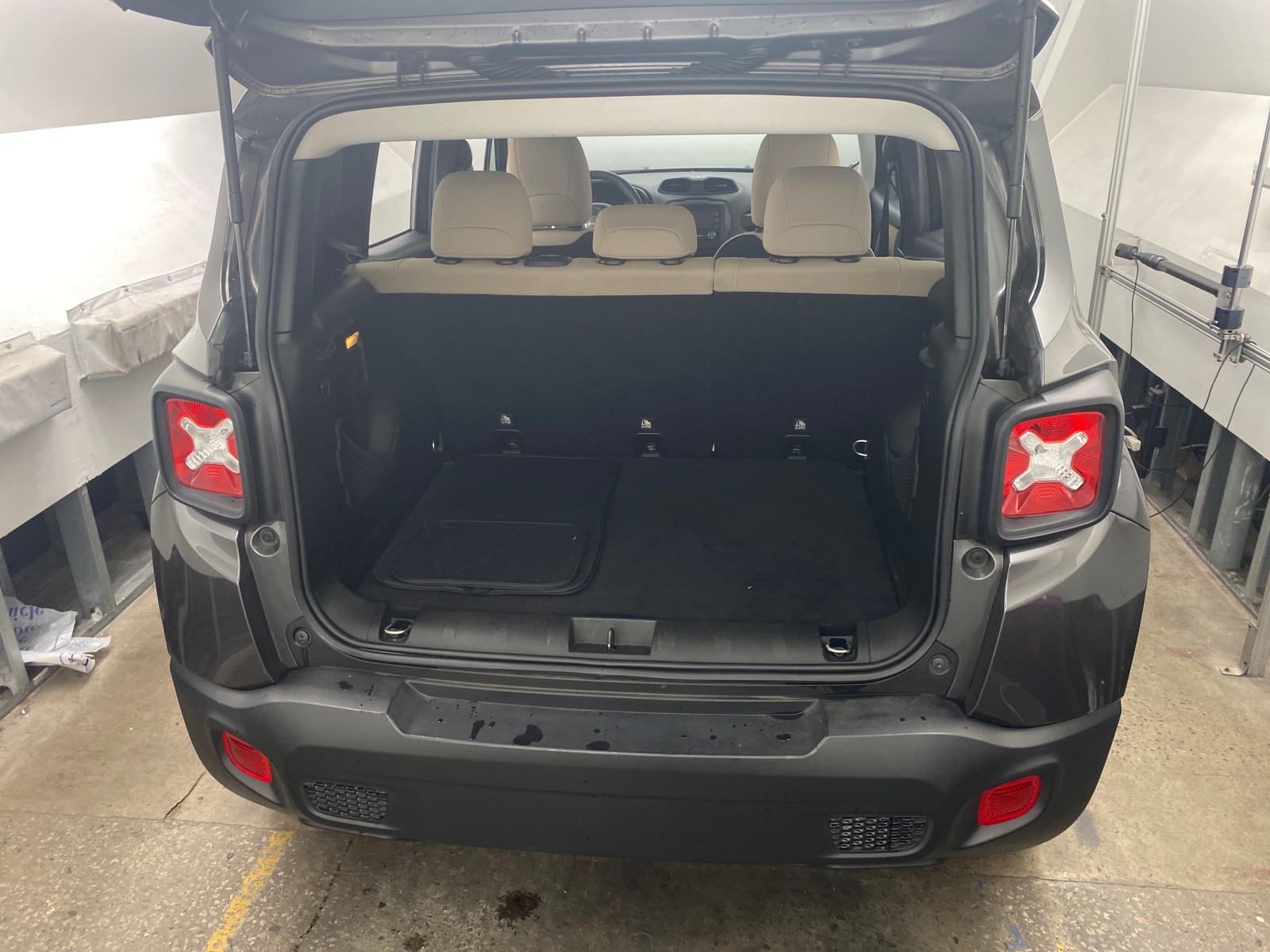 Thumbnail: 2019 Jeep Renegade - 7
