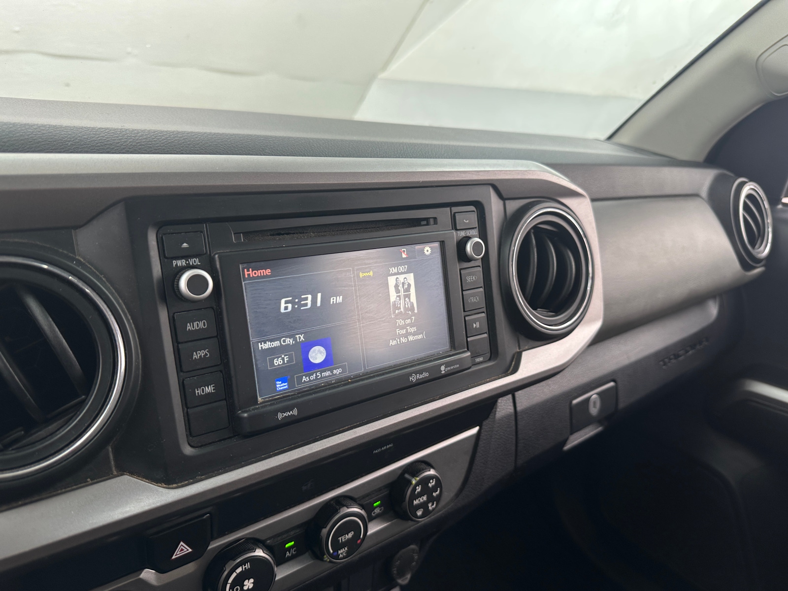 Thumbnail: 2019 Toyota Tacoma - 4