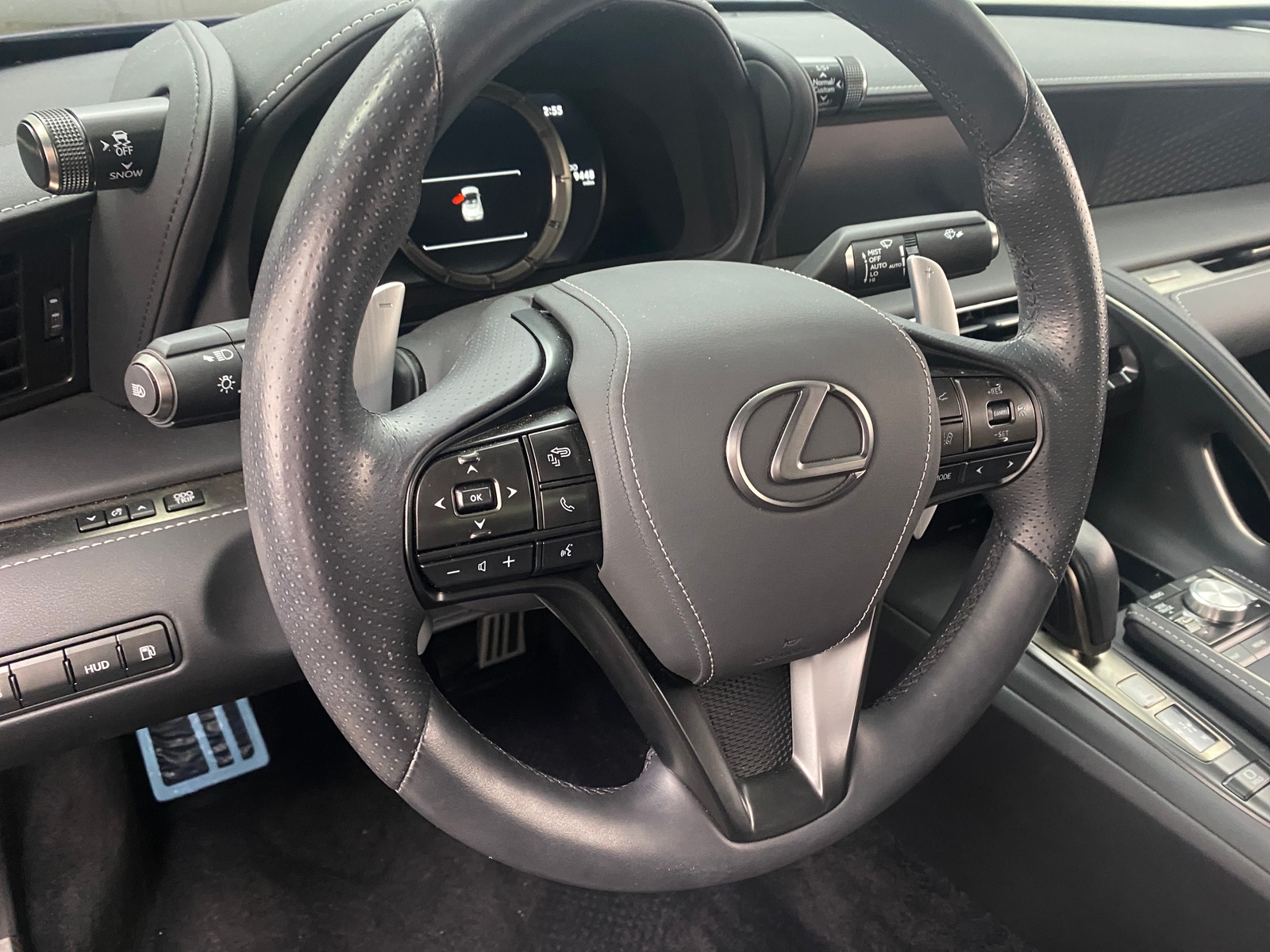 Thumbnail: 2021 Lexus LC - 4