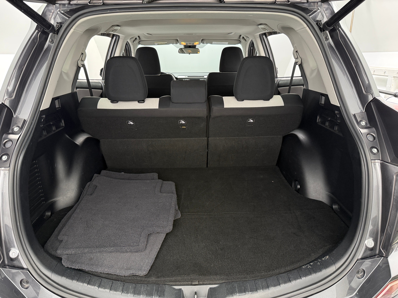 Thumbnail: 2018 Toyota RAV4 - 7