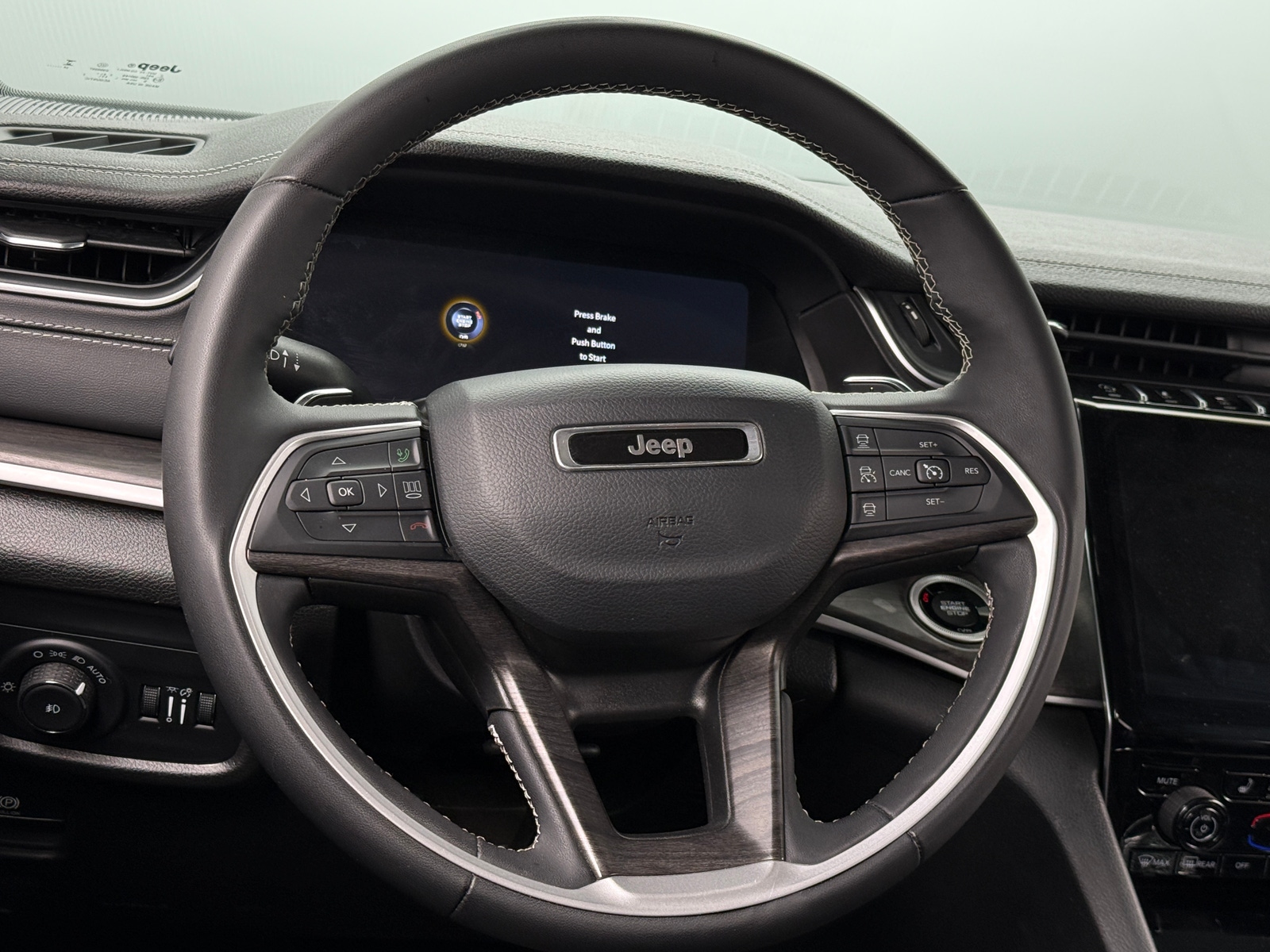 Thumbnail: 2023 Jeep Grand Cherokee L - 4