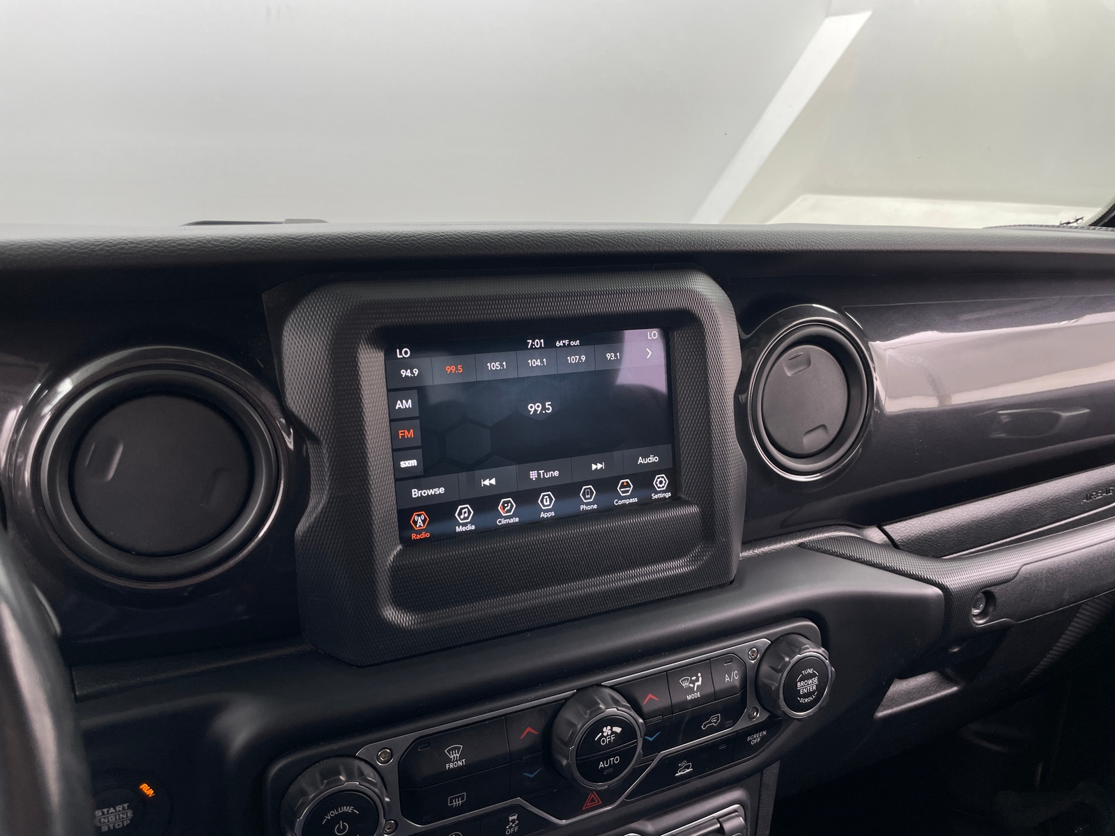 Thumbnail: 2022 Jeep Gladiator - 4