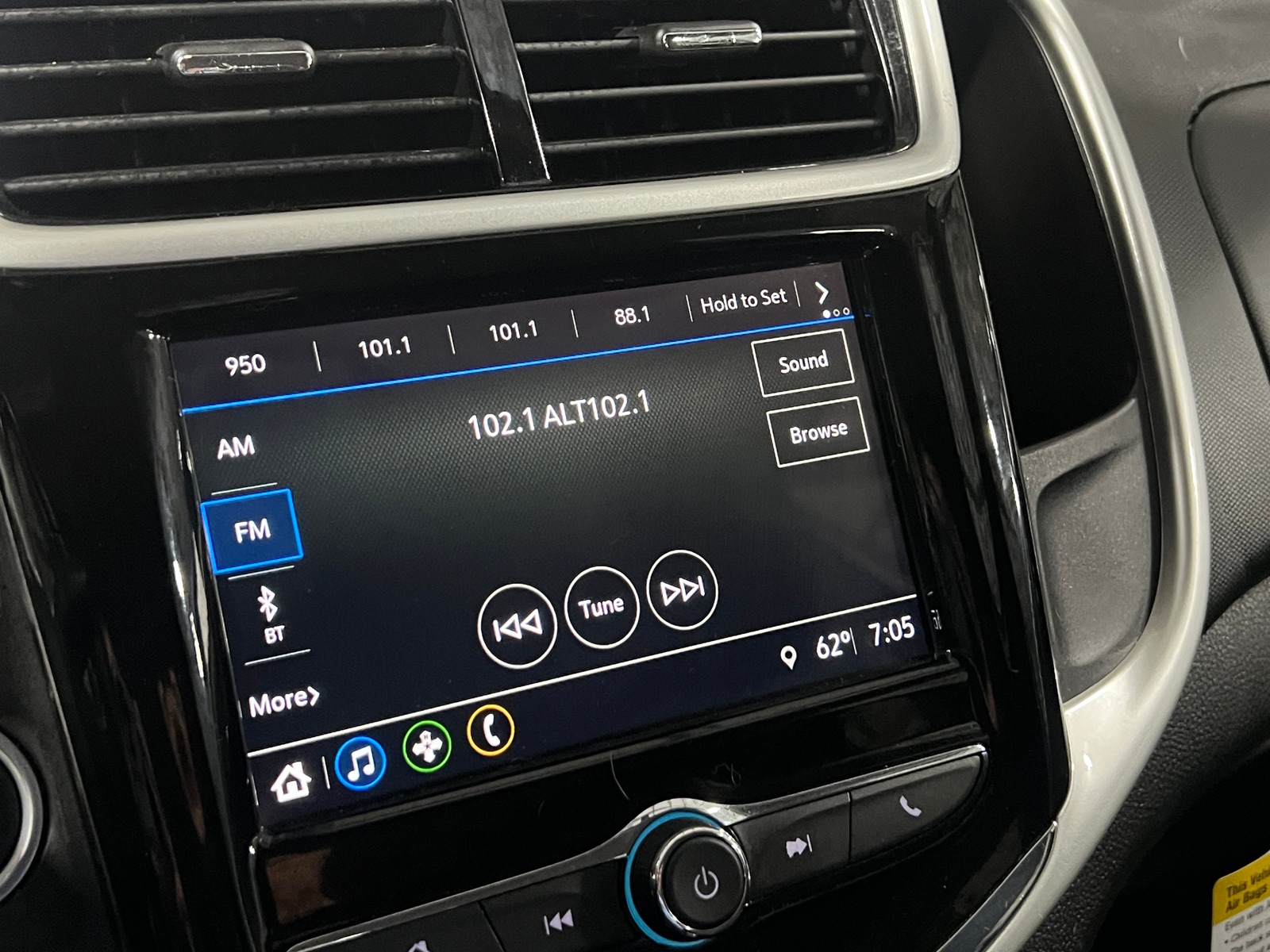 Thumbnail: 2018 Chevrolet Sonic - 4