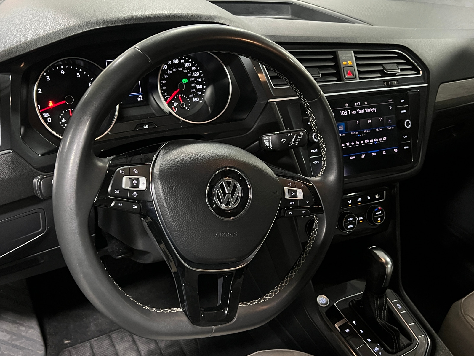 Thumbnail: 2021 Volkswagen Tiguan - 4