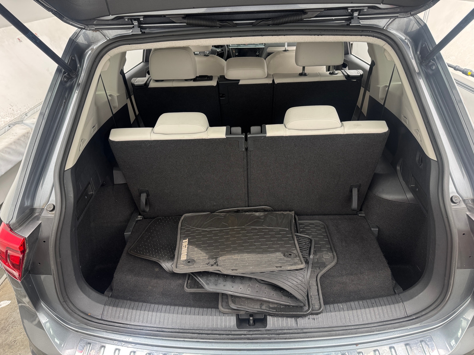 Thumbnail: 2021 Volkswagen Tiguan - 6
